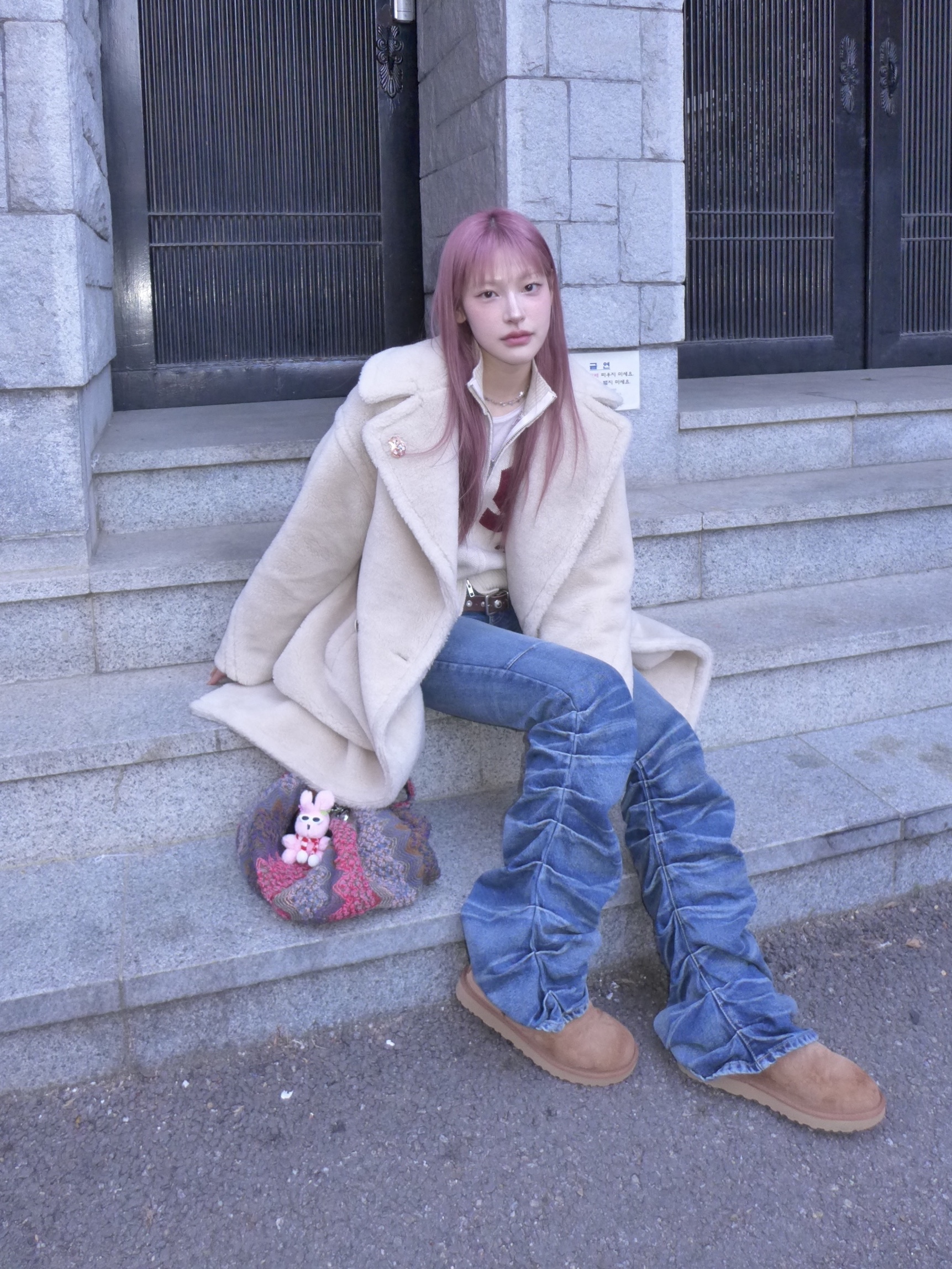(W) UGG Classic Ultra Mini Boots Chestnut 착용 스타일 - 3