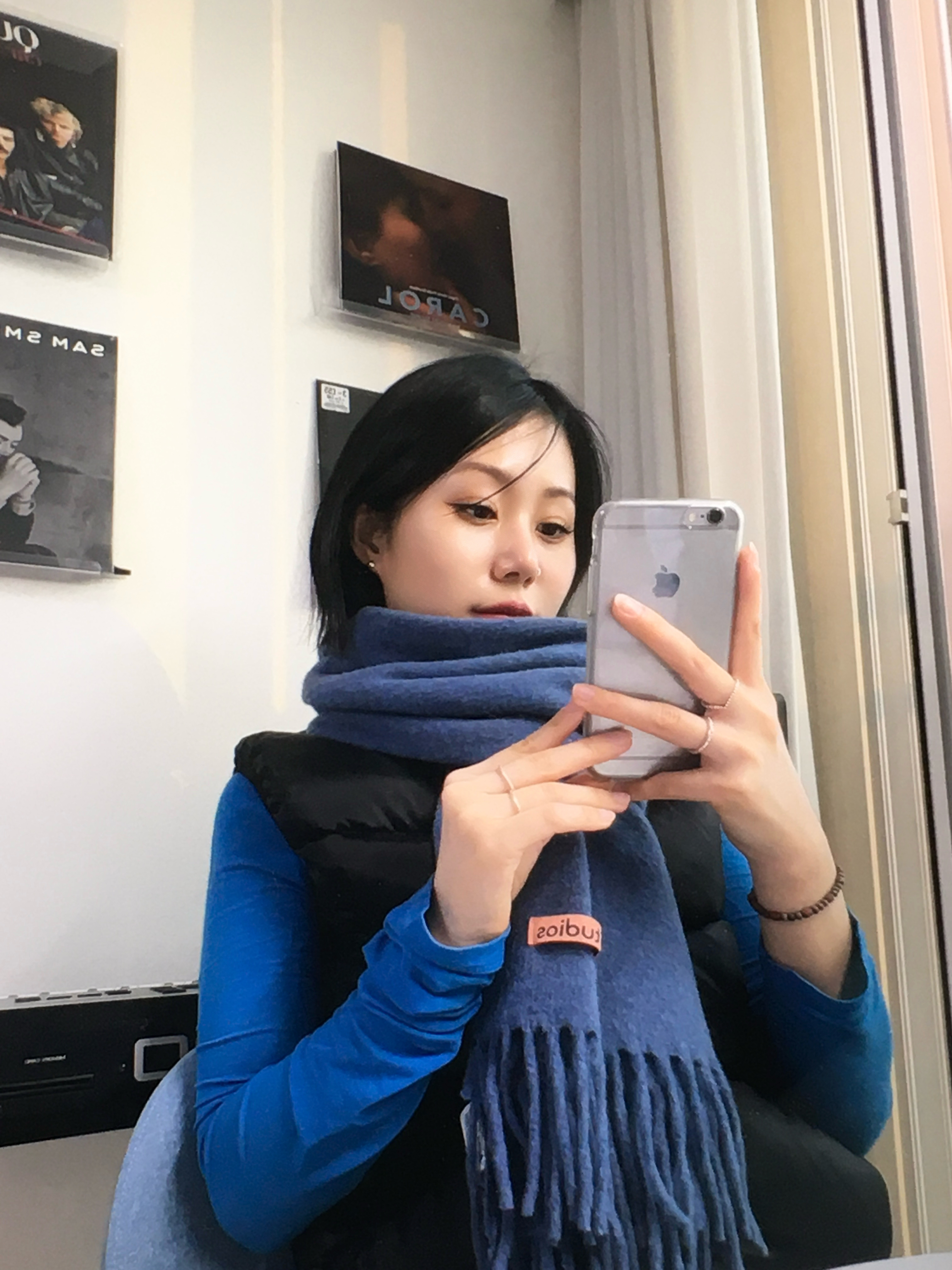 Acne Studios Narrow Wool Fringe Muffler Ocean Blue Melange 착용 스타일