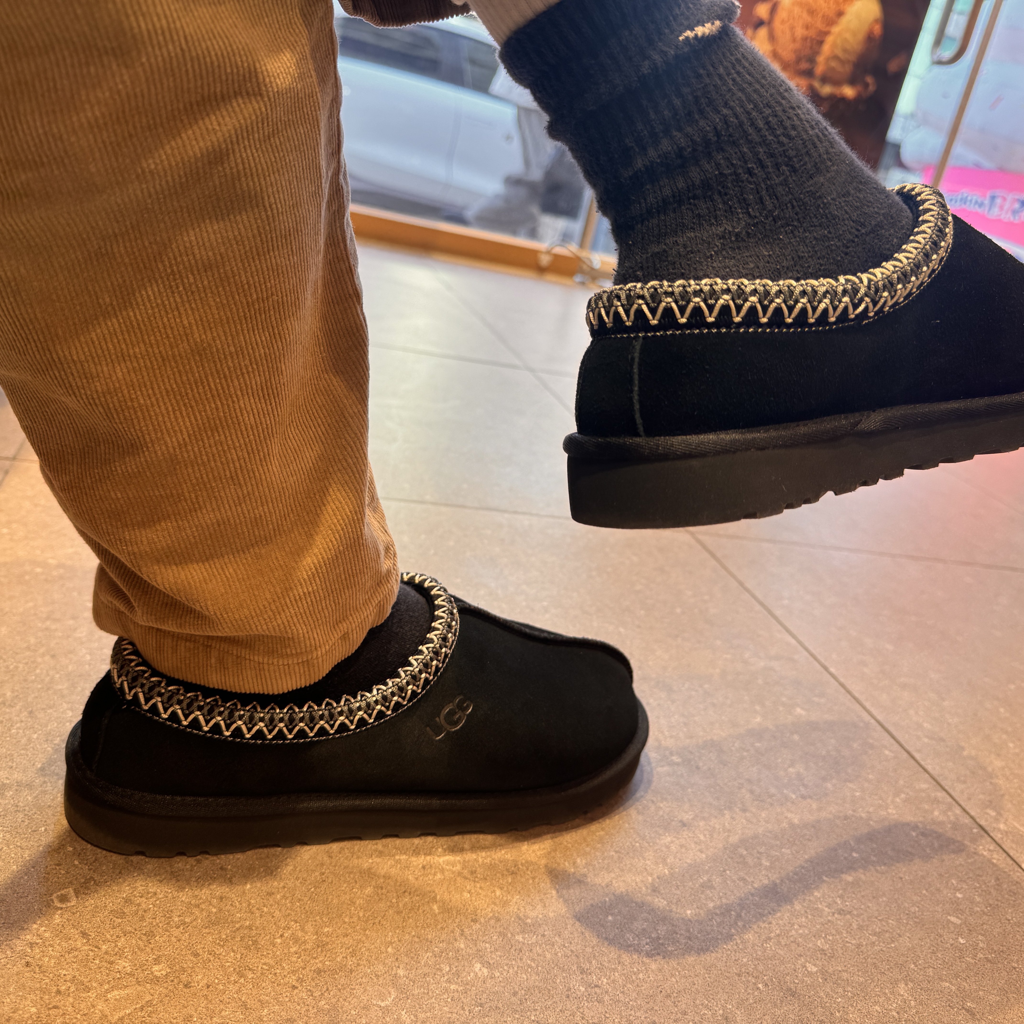 UGG Tasman Black 착용 스타일 - 2