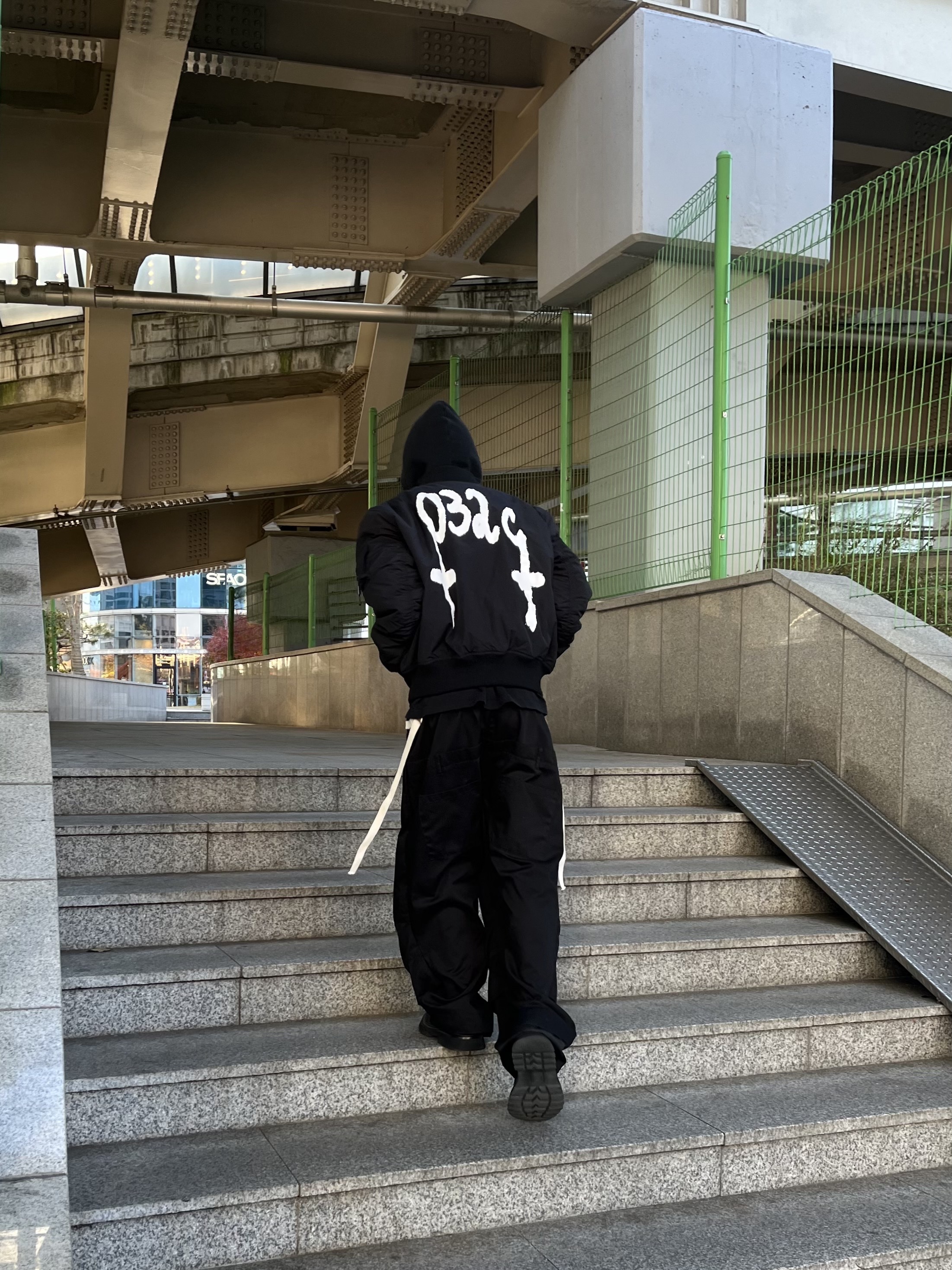 032c Mayhem Bomber Jacket Black 착용 스타일 - 2