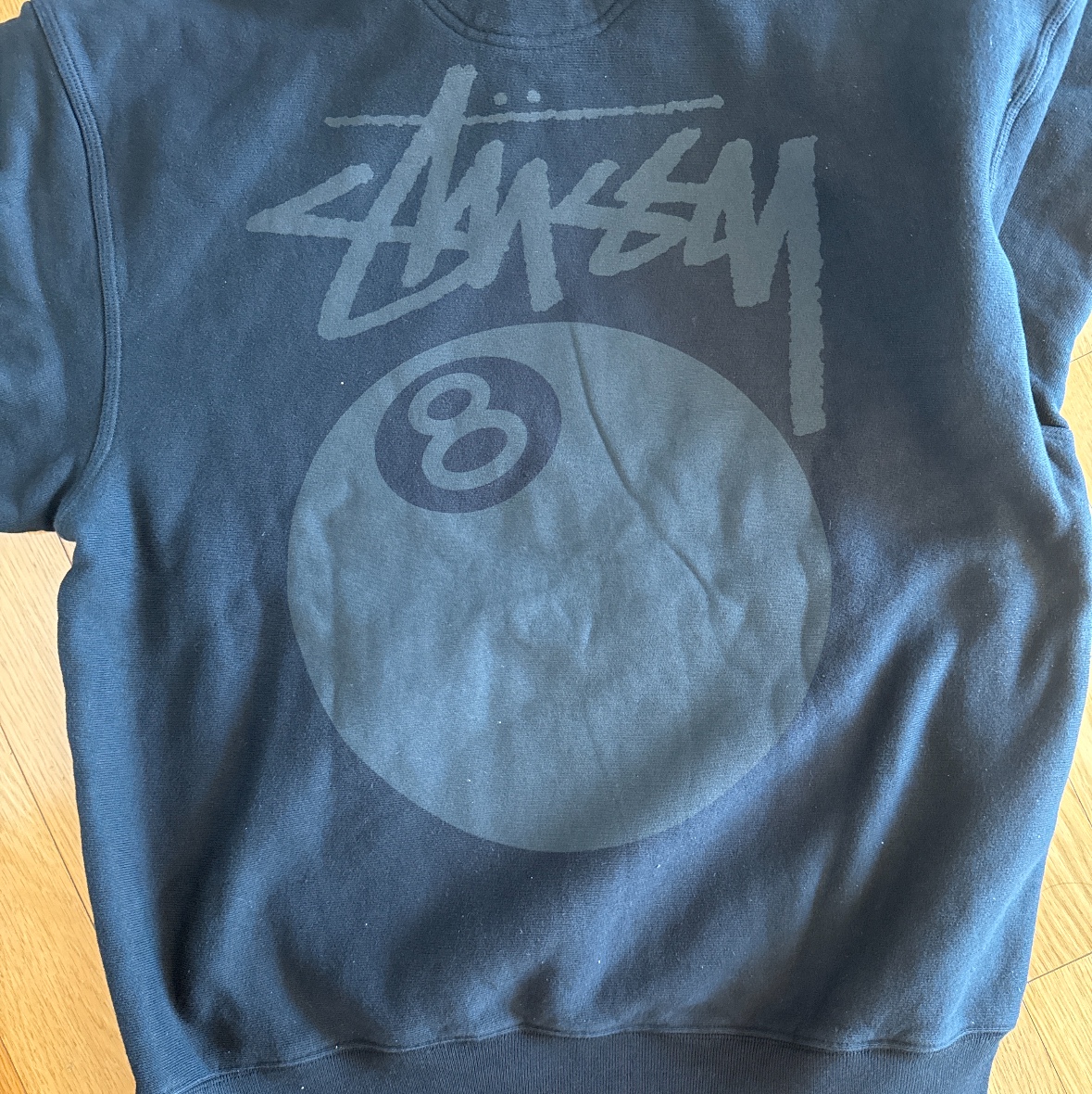 Stussy 8 Ball Hoodie Pigment Dyed Black 착용 스타일 - 1