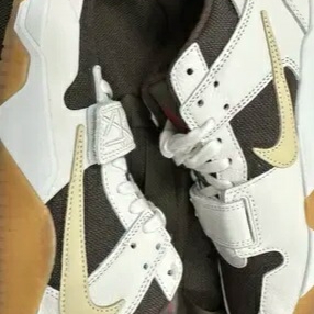 Jordan x Travis Scott Jumpman Jack TR Sail and Dark Mocha 착용 스타일