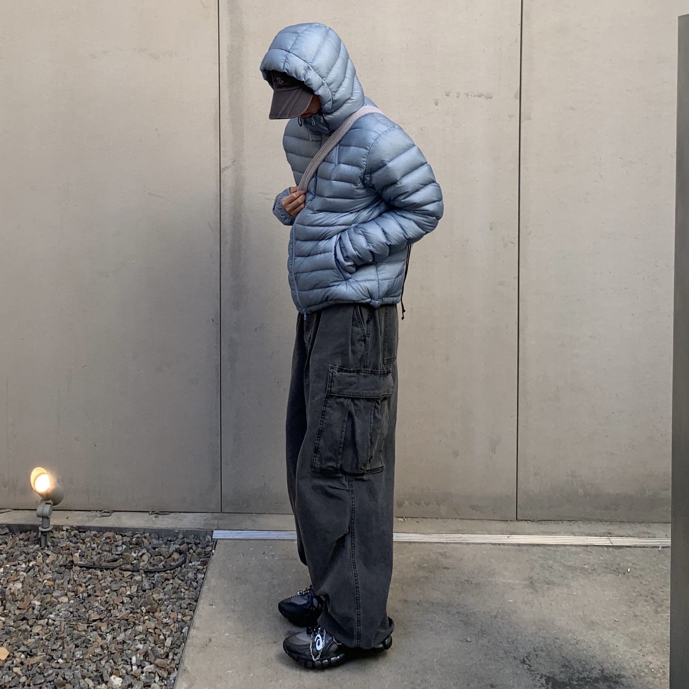 Sansan Gear Suffix Puffer Jacket Sky Blue - 24FW, Asics x Unaffected Gel-Kayano 20 Obsidian Grey Black 착용 스타일 - 1