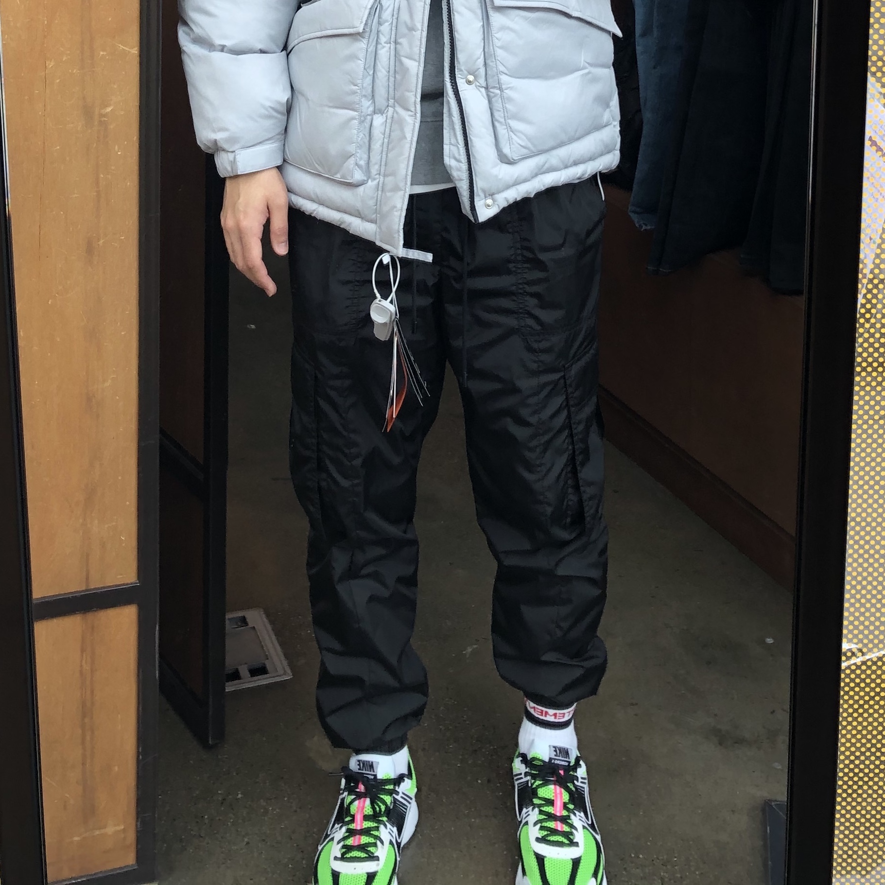 Nike Zoom Vomero 5 Electric Green Black 착용 스타일