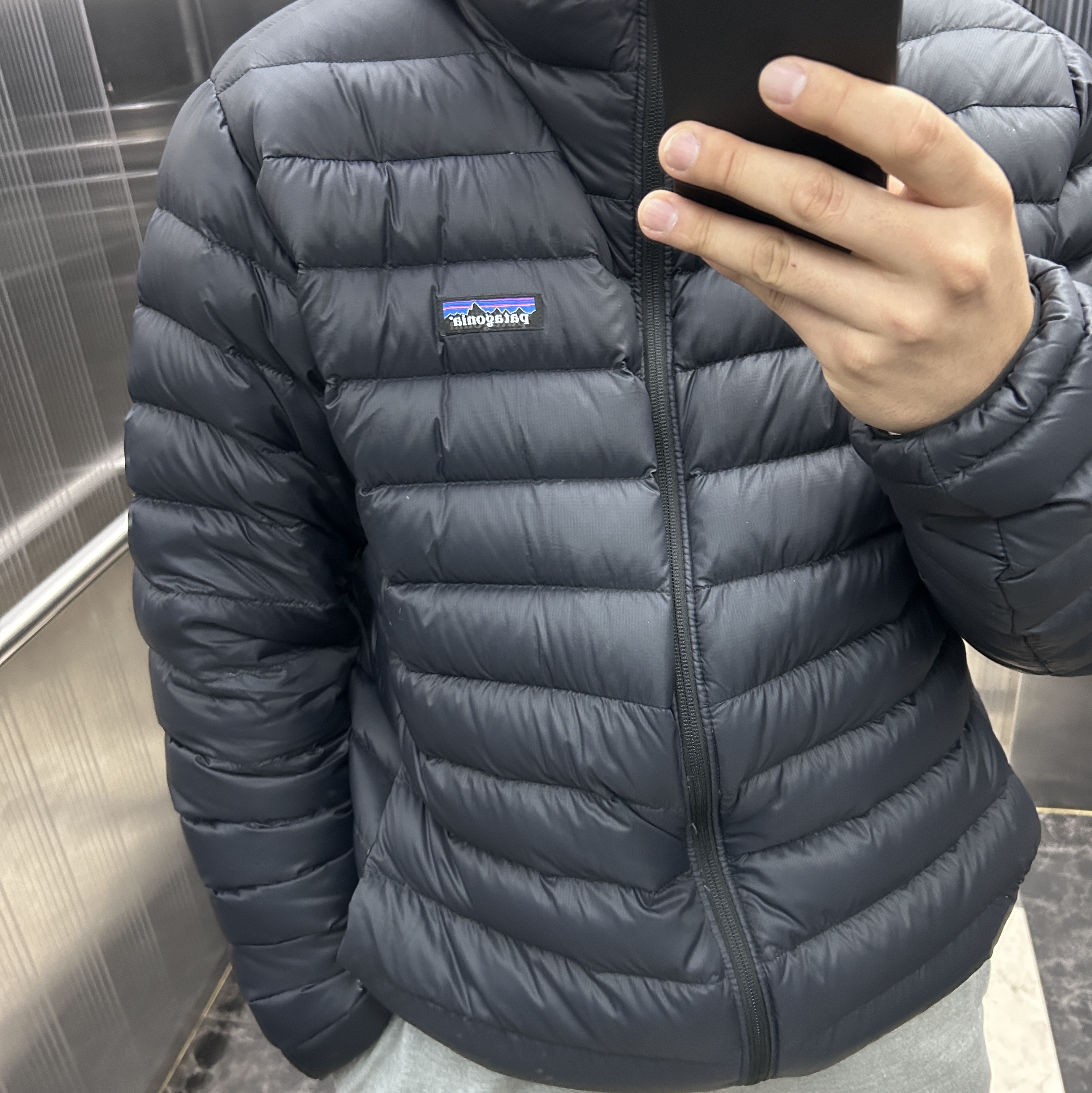 Patagonia Down Sweater Black 착용 스타일
