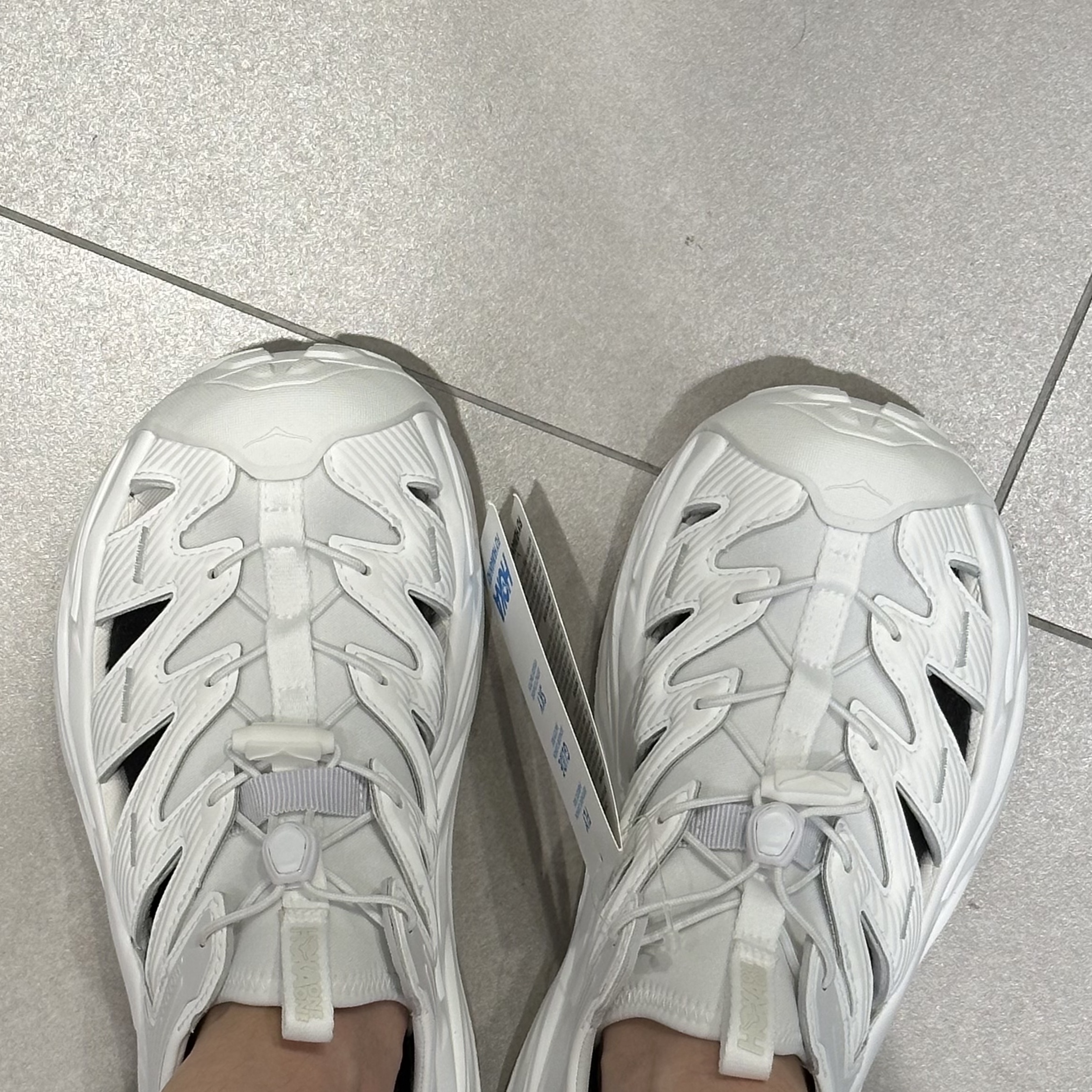 Hoka Hopara White 착용 스타일 - 2