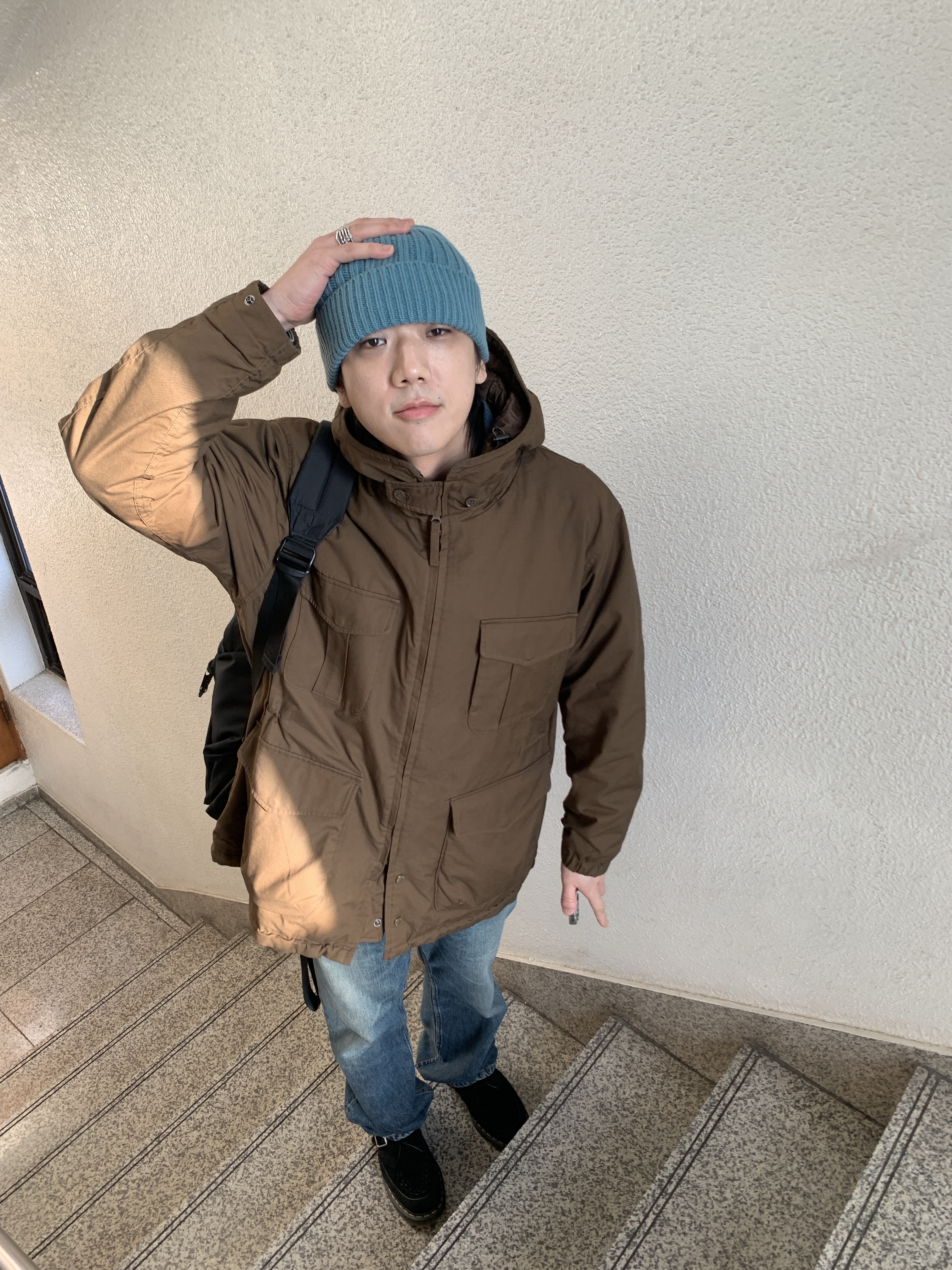 Uniqlo x Engineered Garments Pufftech Utility Jacket Brown, Dr. Martens Ramsey Monk Suede Black 착용 스타일 - 1