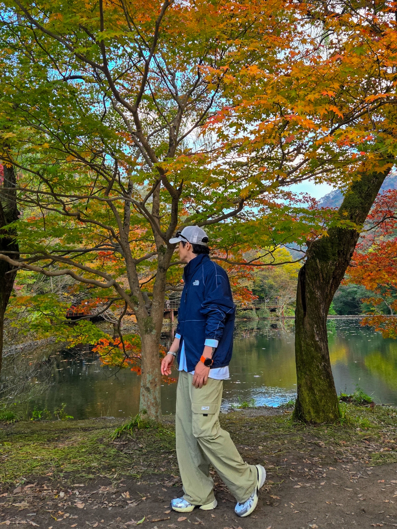 The North Face White Label Olema Jacket Navy, Nike V2K Run Summit White Metallic Silver 착용 스타일