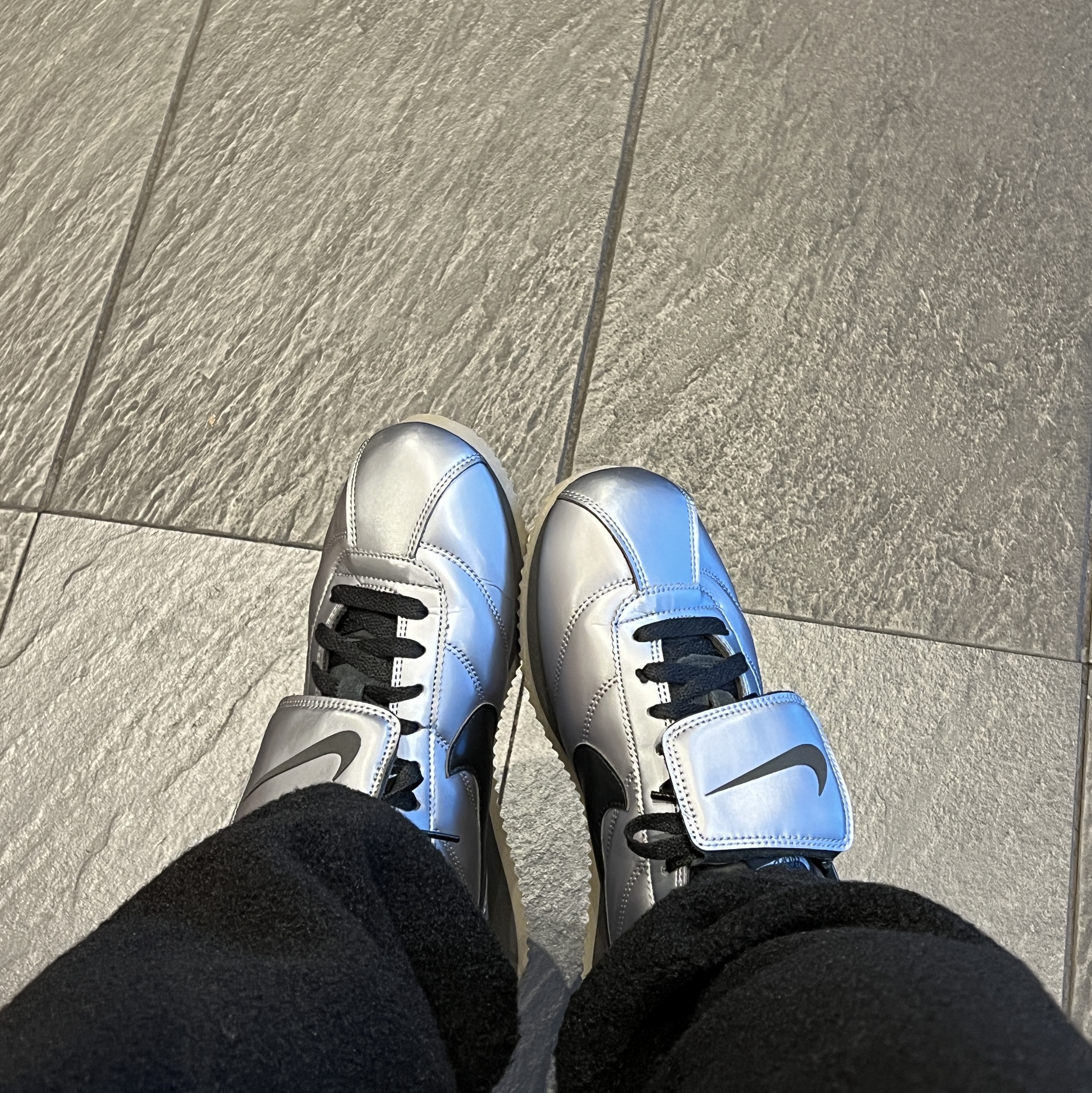 Nike Cortez Leather SE Metallic Cool Grey Black 착용 스타일