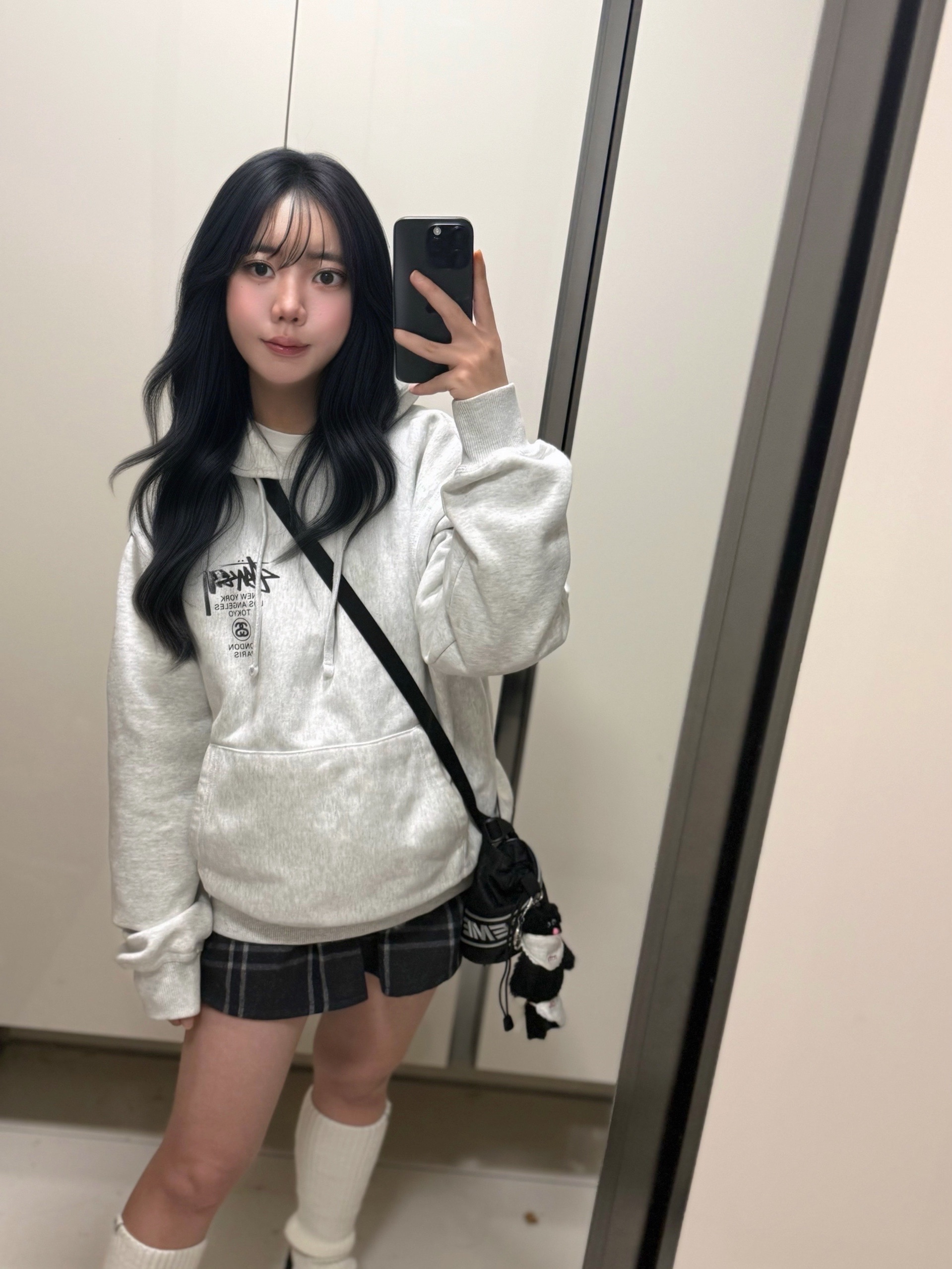 Stussy World Tour Hoodie Ash Heather 2023 착용 스타일 - 1