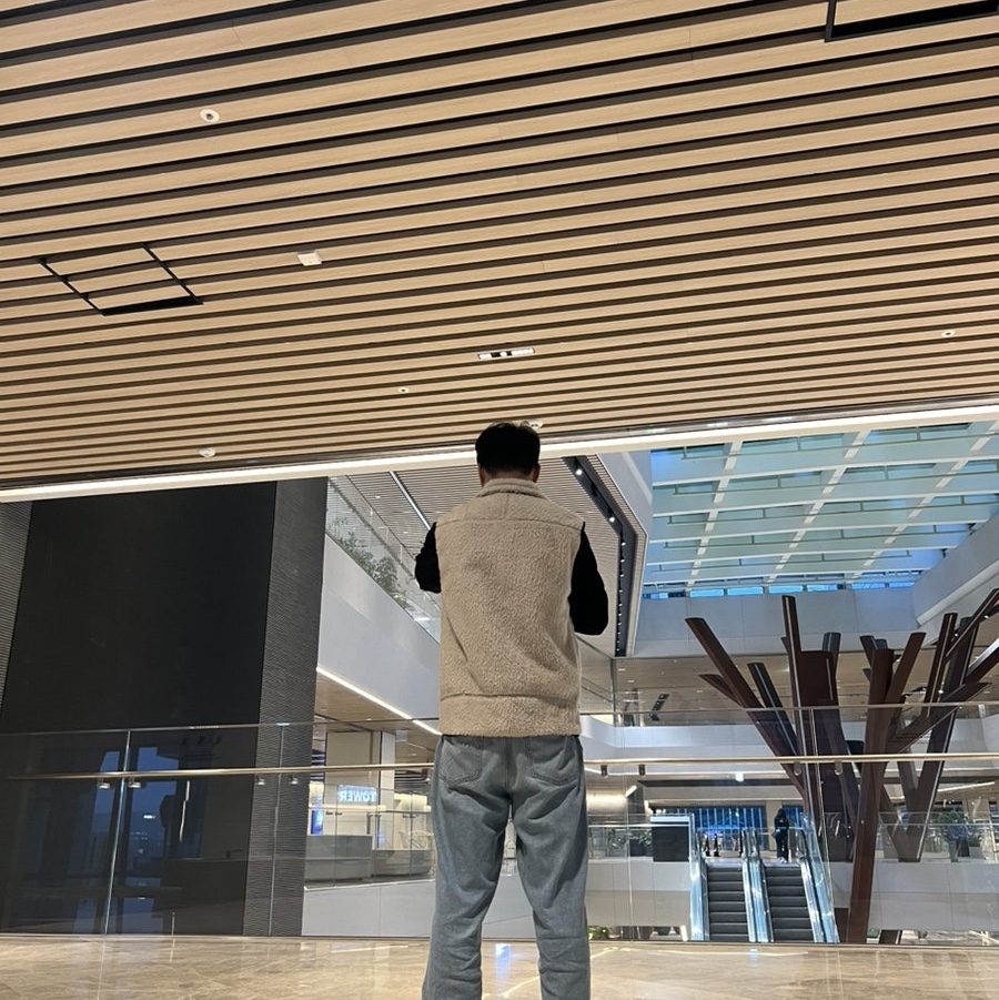 Patagonia Classic Retro-X Vest Natural 착용 스타일 - 2