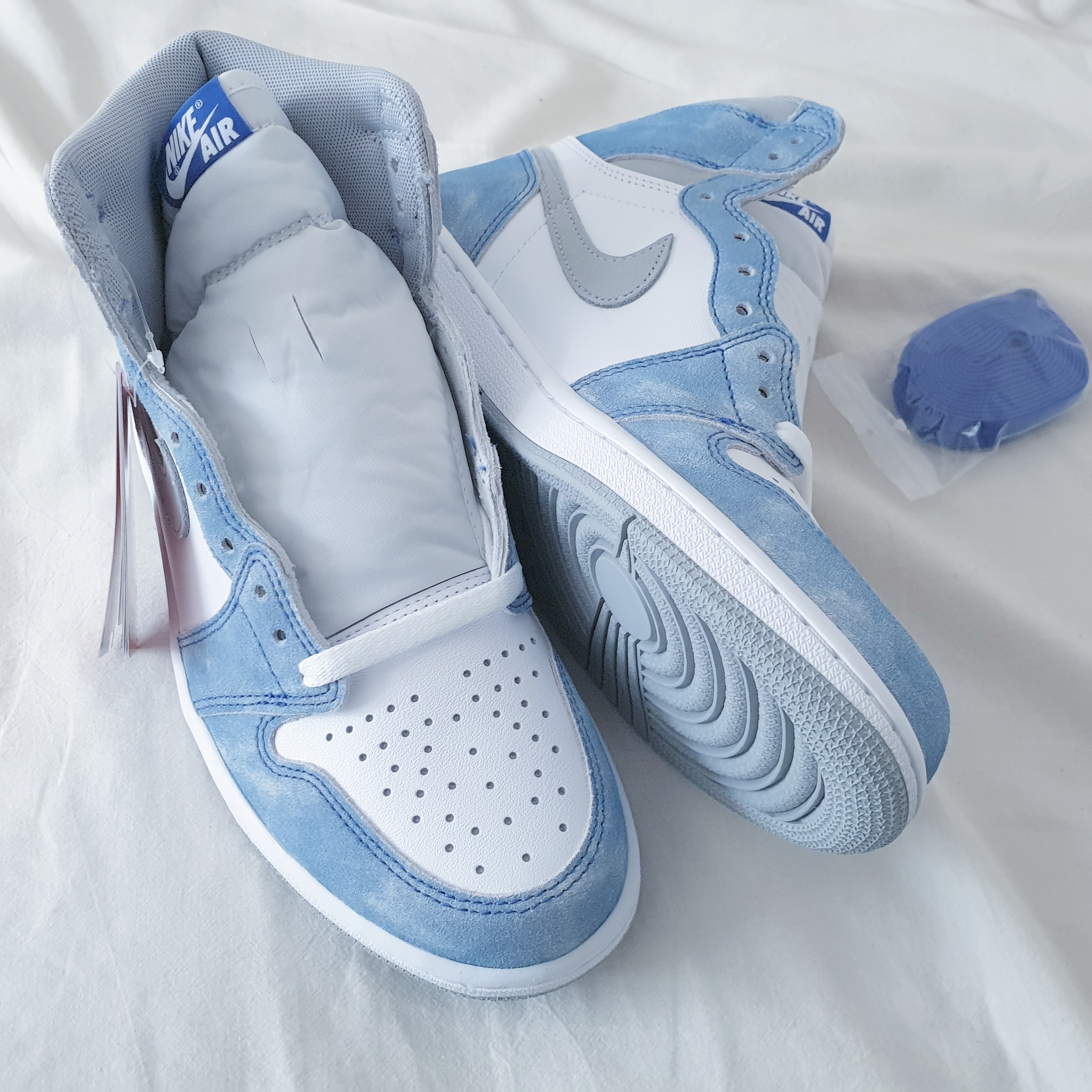 Jordan 1 Retro High OG Hyper Royal 착용 스타일