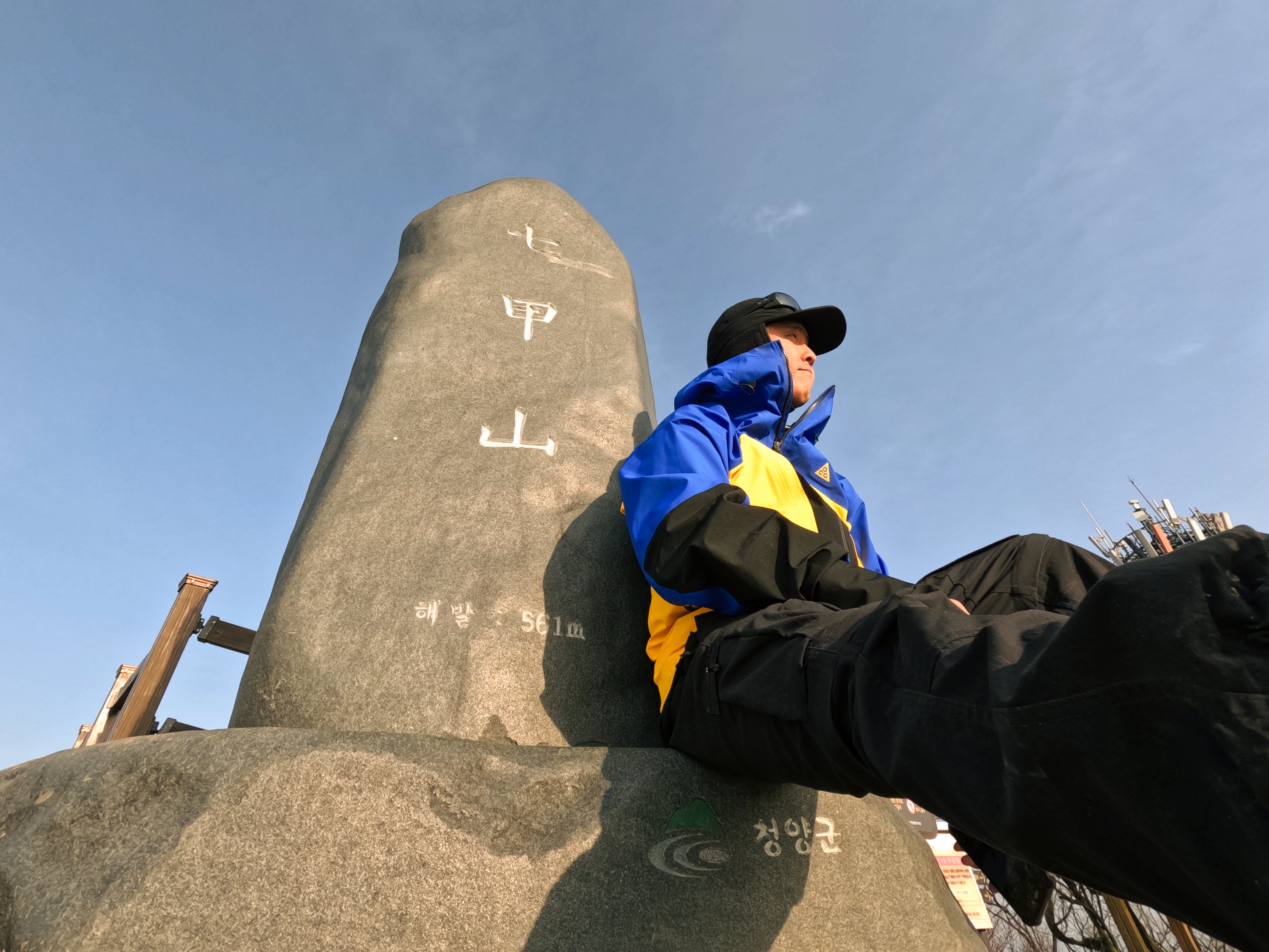 Nike ACG Balaclava Retro Fleece Pullover Light Bone Cargo Khaki - Asia, Nike ACG Gore-Tex Misery Ridge Jacket Hyper Royal - US/EU 착용 스타일 - 2