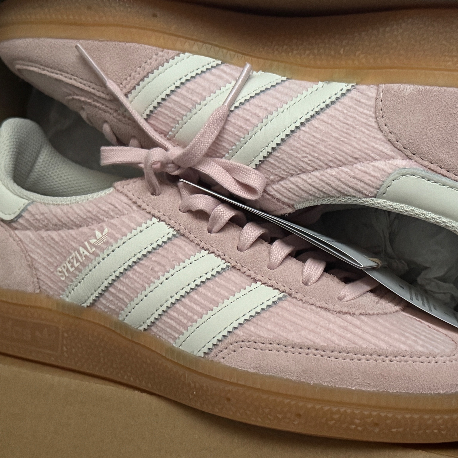 (W) Adidas Handball Spezial Sandy Pink Off White 착용 스타일