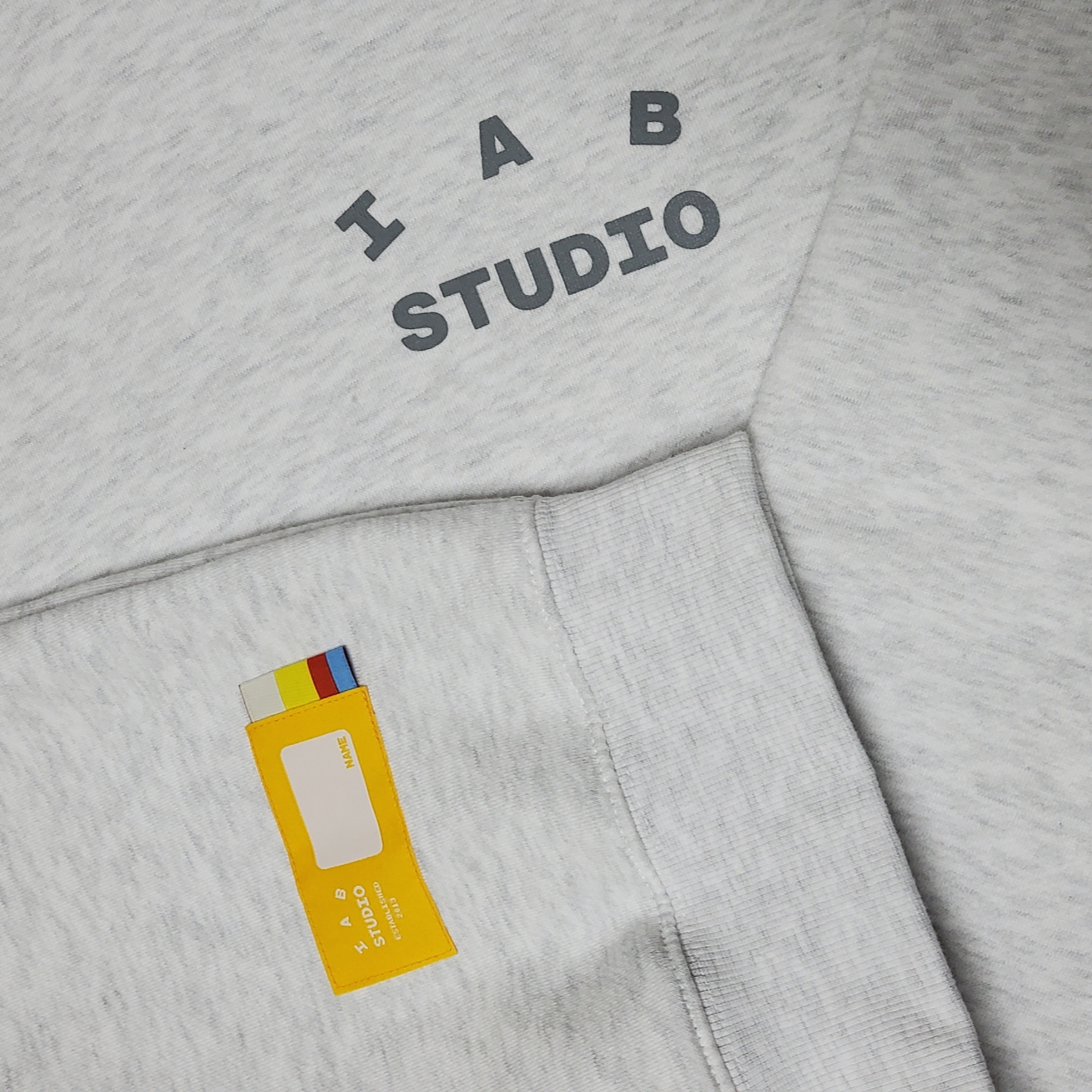 IAB Studio Hoodie Light Gray 착용 스타일
