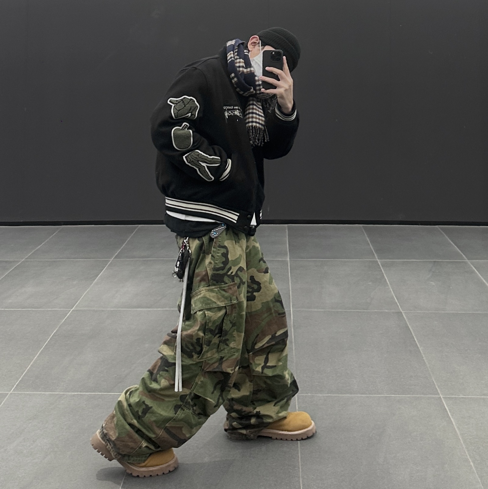 Human Made Military Card Case Black 착용 스타일 - 2