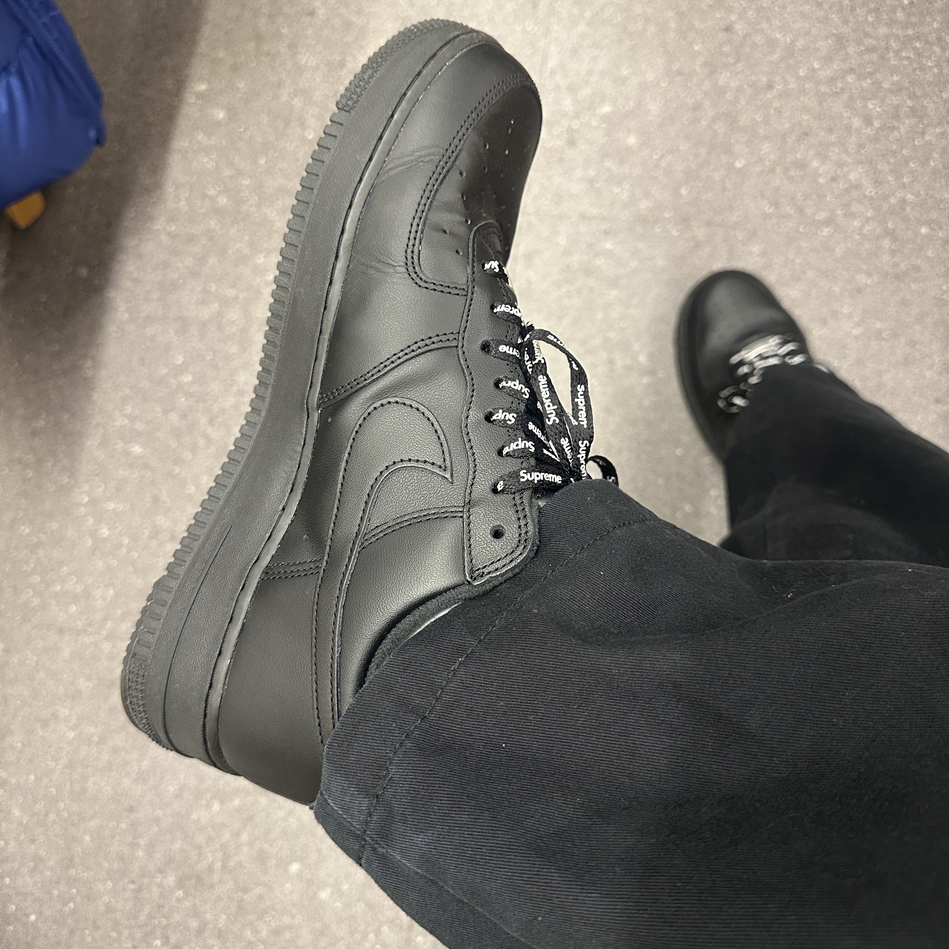 Nike x Supreme Air Force 1 Low Black 착용 스타일