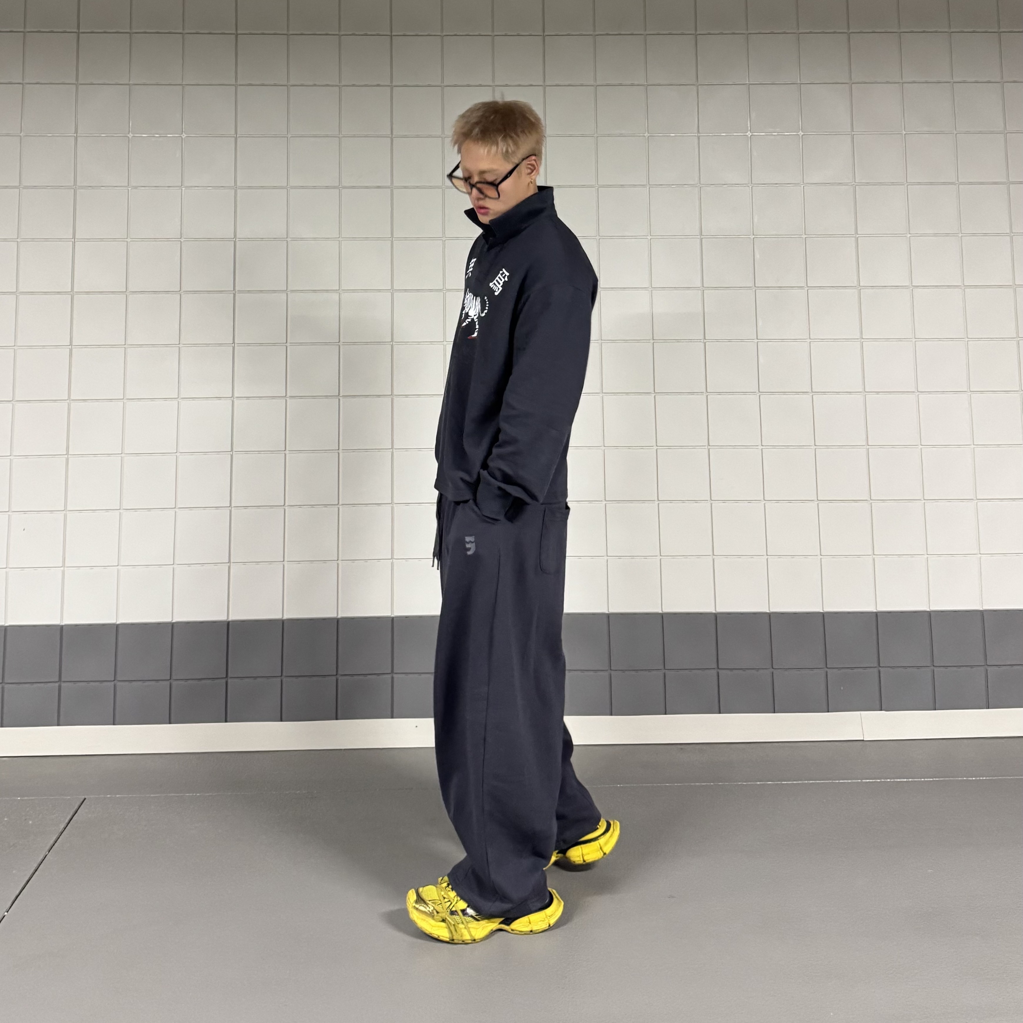 Balenciaga 3XL Sneakers Yellow Black 착용 스타일