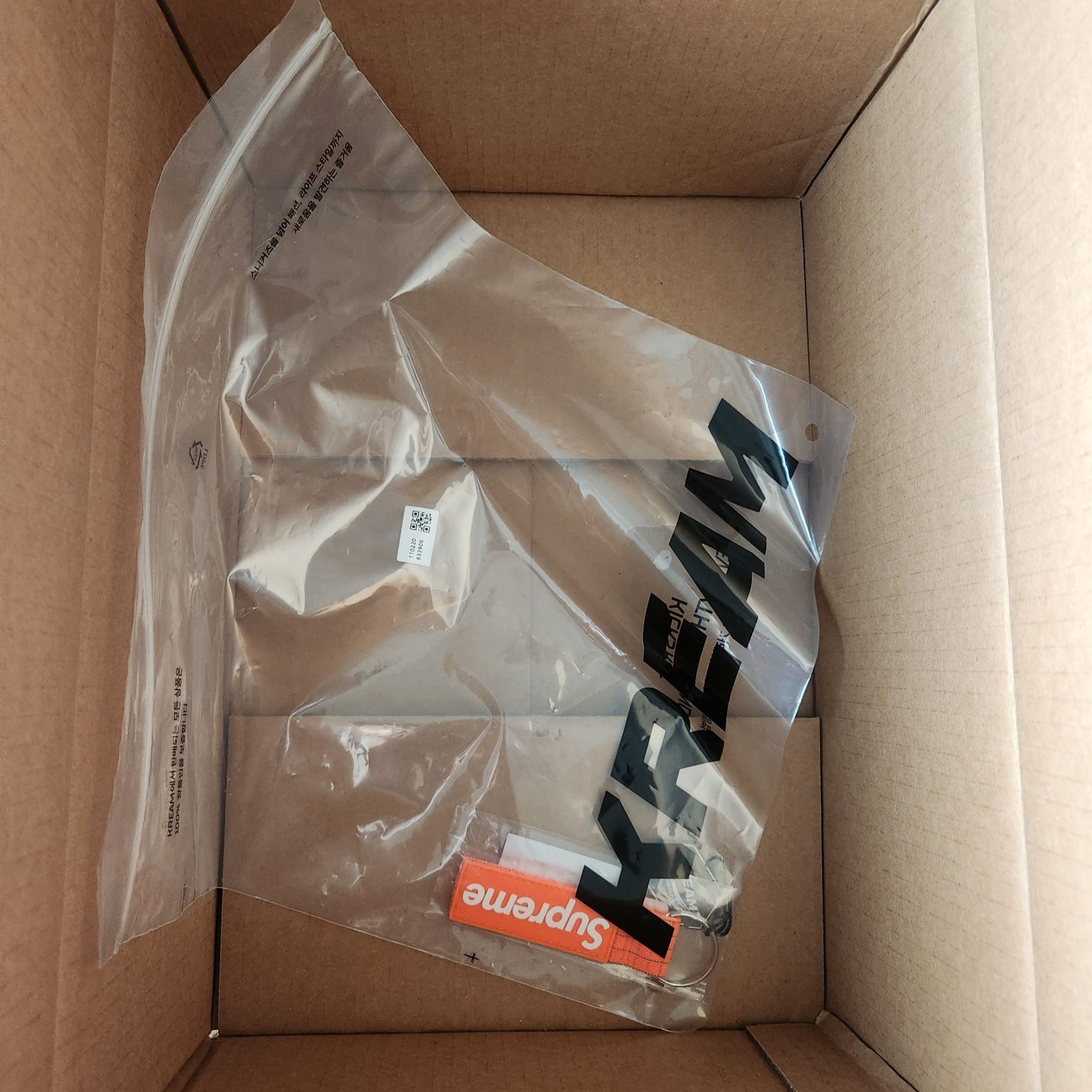 Supreme Ripstop Keychain Orange - 24SS 착용 스타일