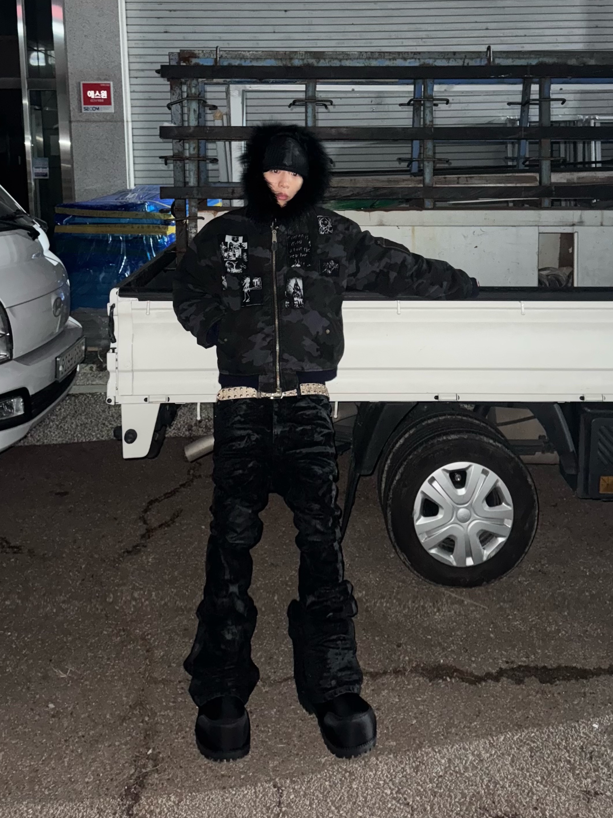 Undermycar Glacial Velvetin Flared Jeans Black - 24FW, Balenciaga Skiwear Alaska Nylon Low Boot Black 착용 스타일 - 9