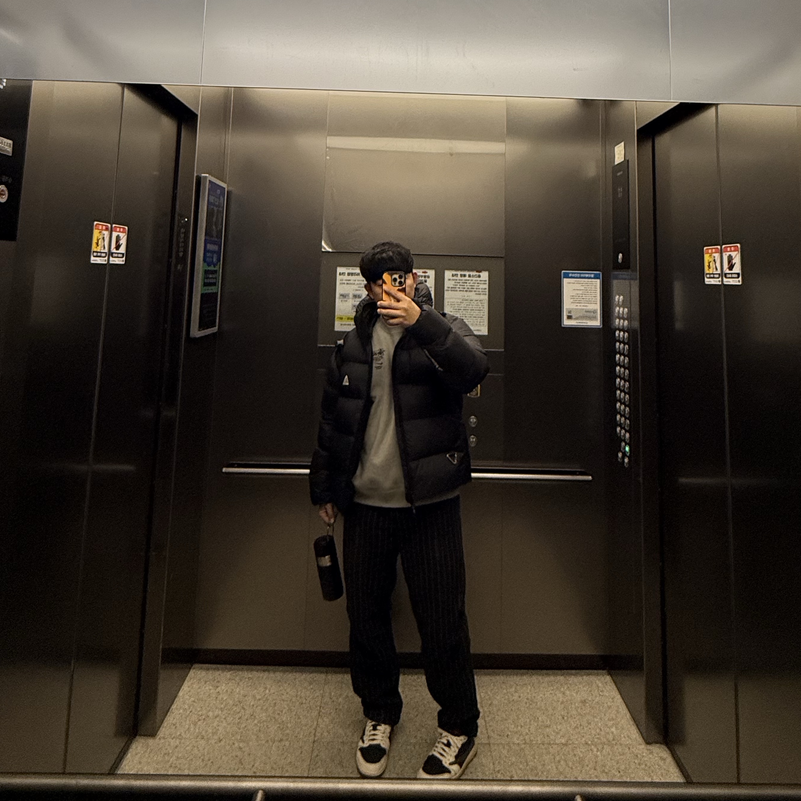 Nike x Stussy NRG Striped Wool Pants Black (DR4021-010), Nike x Stussy NRG Fleece Crewneck Dark Grey Heather (DO9337-063) 착용 스타일