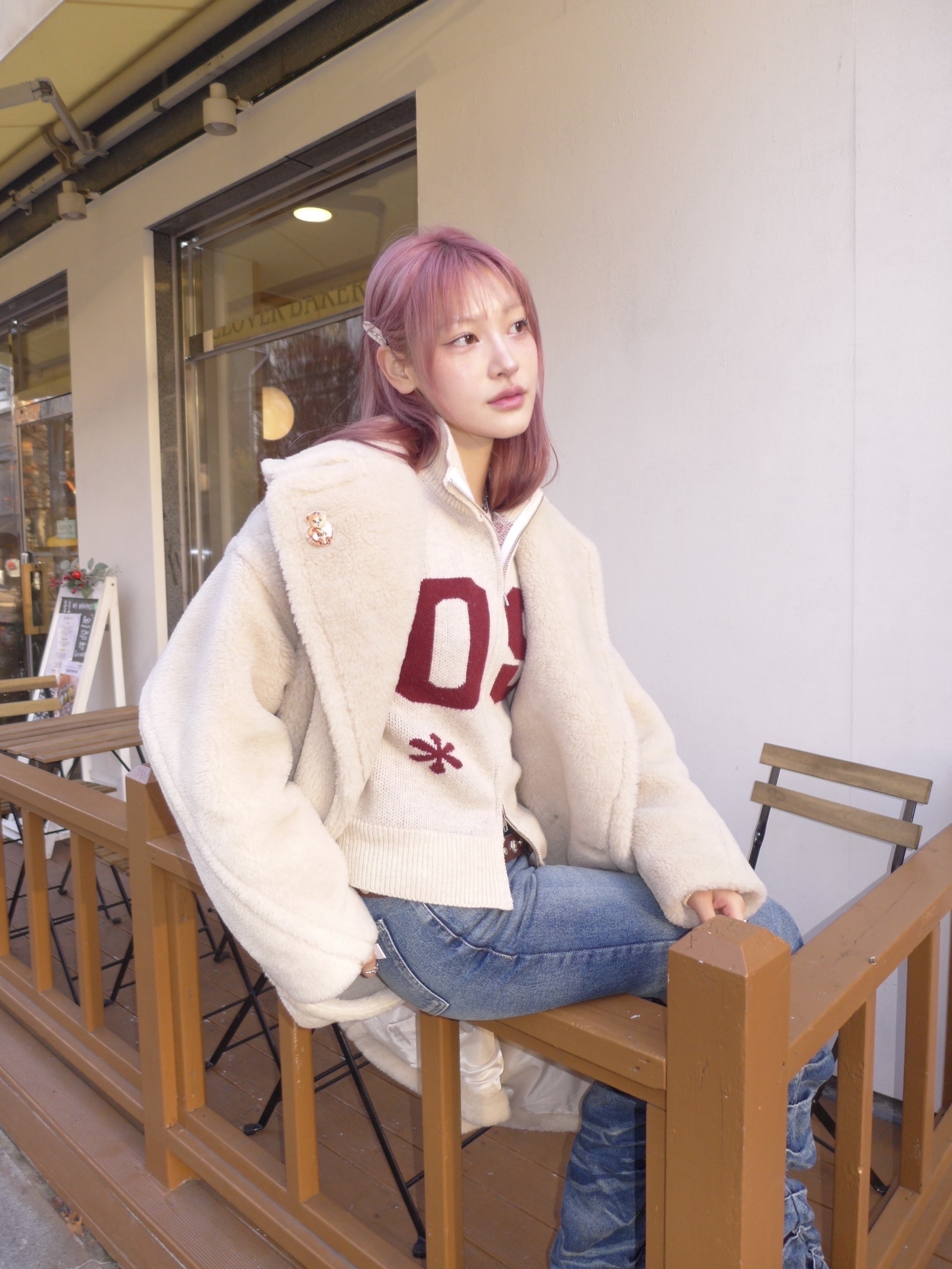 (W) UGG Classic Ultra Mini Boots Chestnut 착용 스타일 - 2