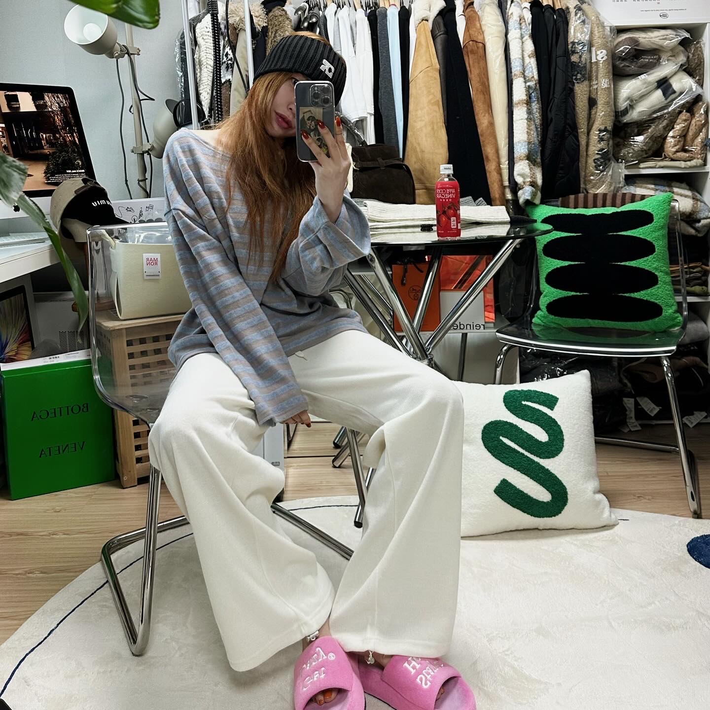 (W) Miu Miu Velvet Baseball Cap Black White, Diesel 1DR Mini Bag Plaque Black 착용 스타일 - 1