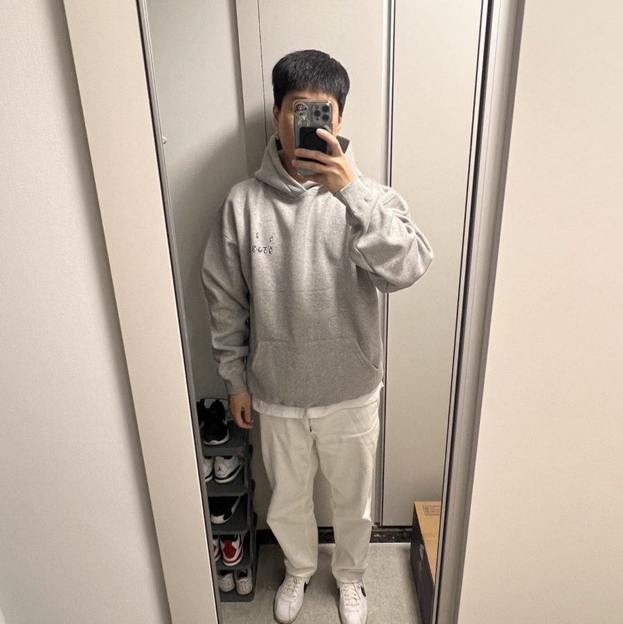 IAB Studio x Pokemon Unown Hoodie Gray 착용 스타일 - 1