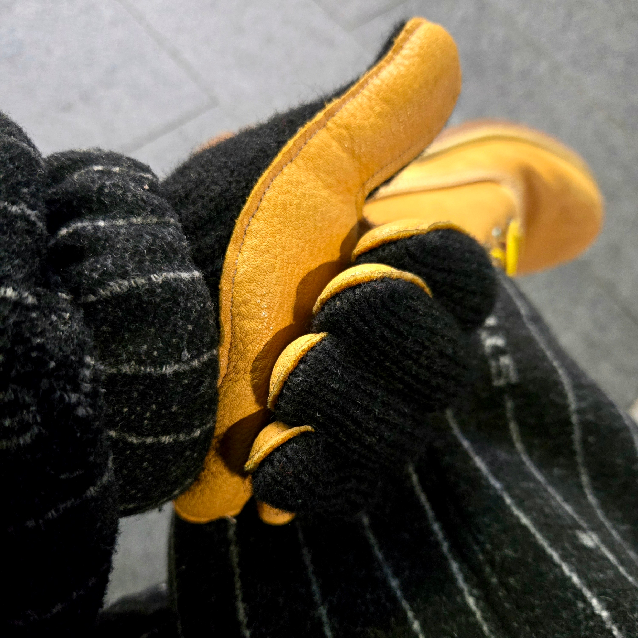 Newberry Knitting Deerskin Wool Gloves Black, Nike x Stussy NRG Striped Wool Jacket Black (DR4023-010) 착용 스타일