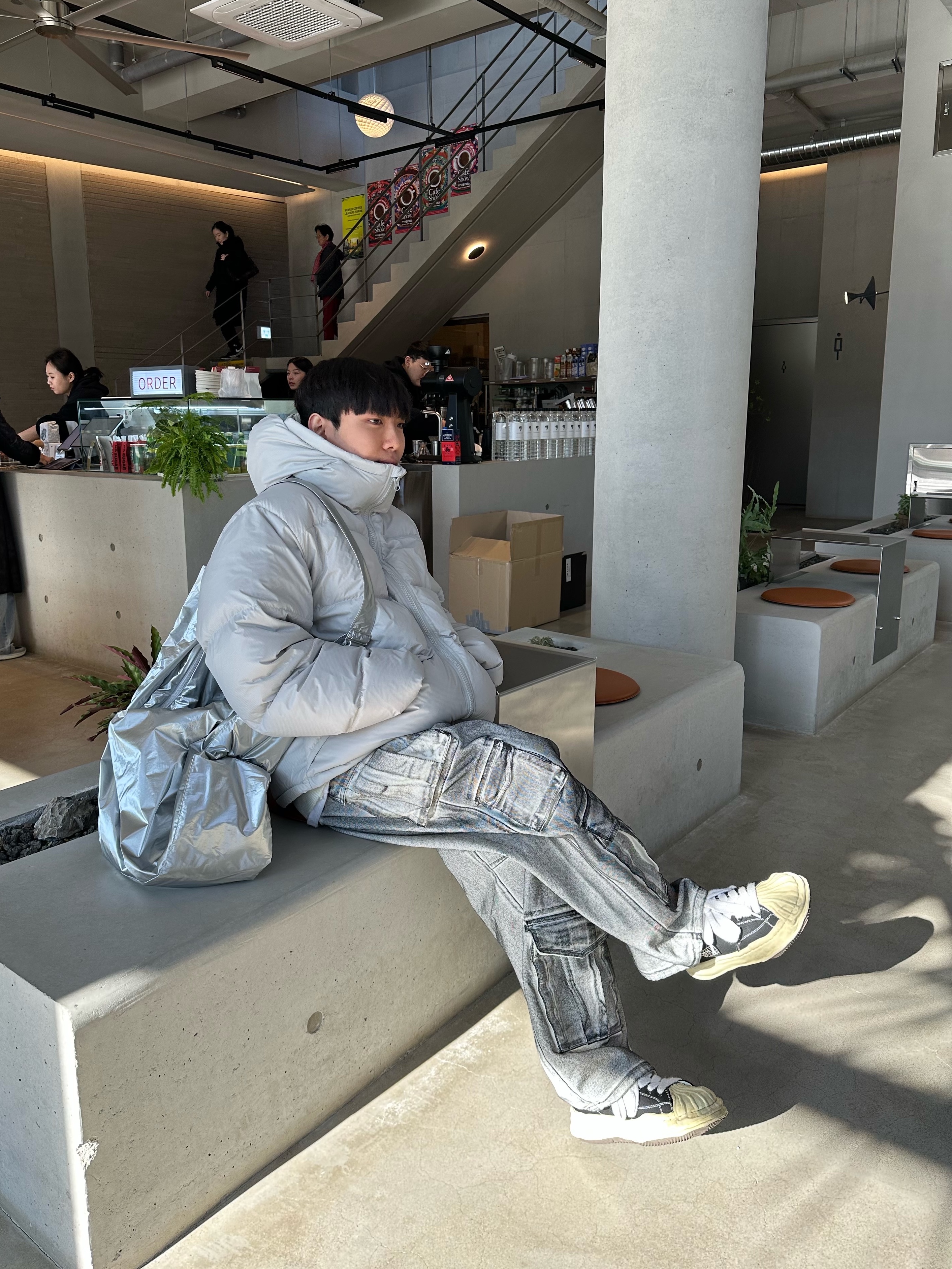Maison Mihara Yasuhiro Blakey VL OG Sole Canvas Low-top Sneakers Black 착용 스타일 - 4