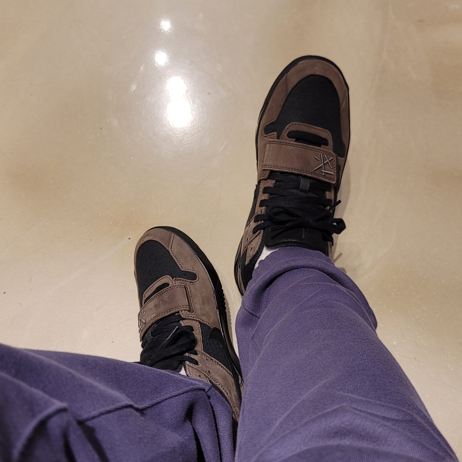 Jordan x Travis Scott Jumpman Jack TR Black and Dark Mocha 착용 스타일