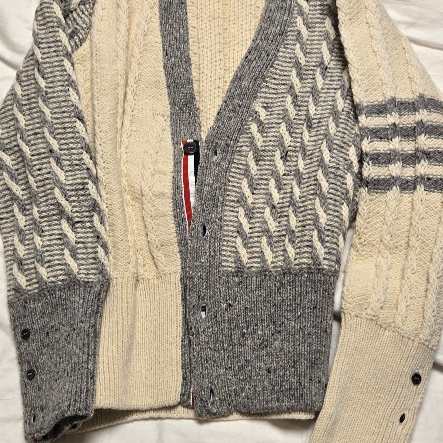 Thom Browne Fun Mix Donegal Cable 4-Bar V-Neck Cardigan White 착용 스타일