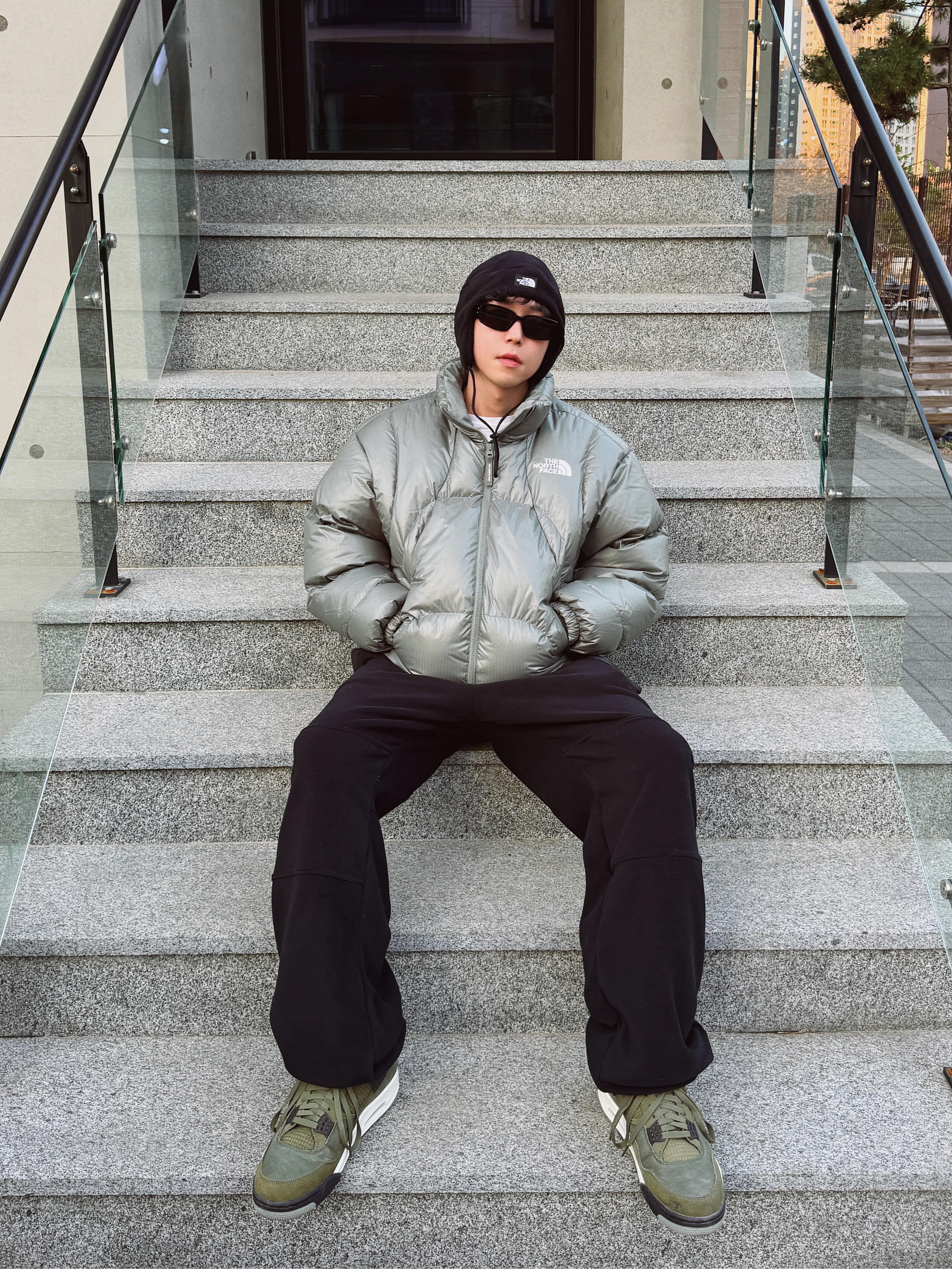 The North Face Fleece Earmuff Beanie Black, The North Face White Label Wave RDS Down Jacket Khaki 착용 스타일 - 1