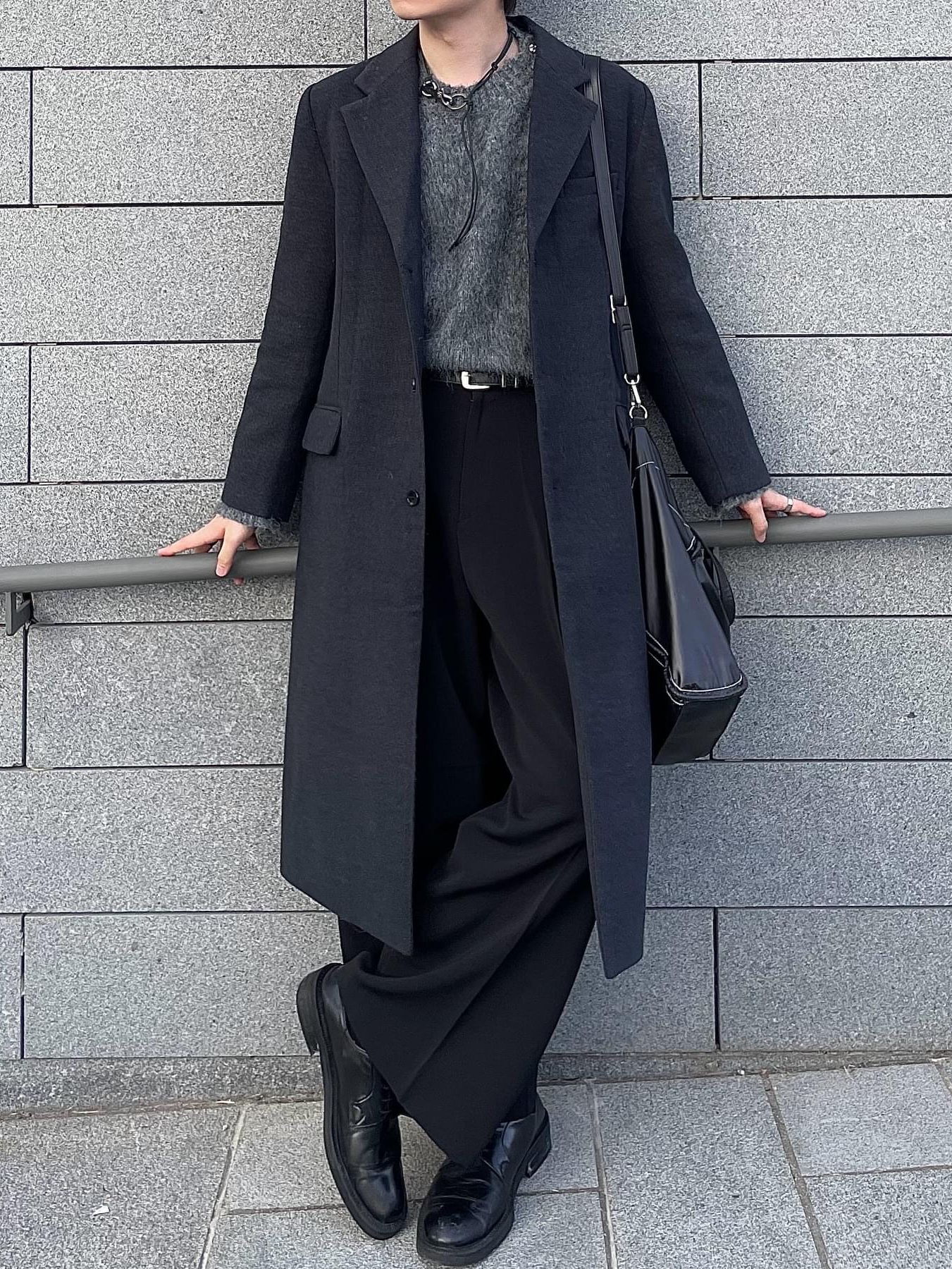 Our Legacy Ladon Leather Keychain Black, Matin Kim Big Coating Tote Bag Black 착용 스타일 - 4