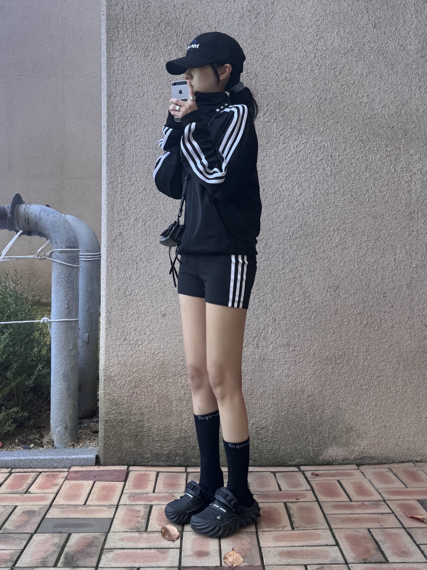 Crocs x Feng Chen Wang Echo Clog Black, Balenciaga Grained Calfskin Neo Classic Super Nano Handbag Black 착용 스타일