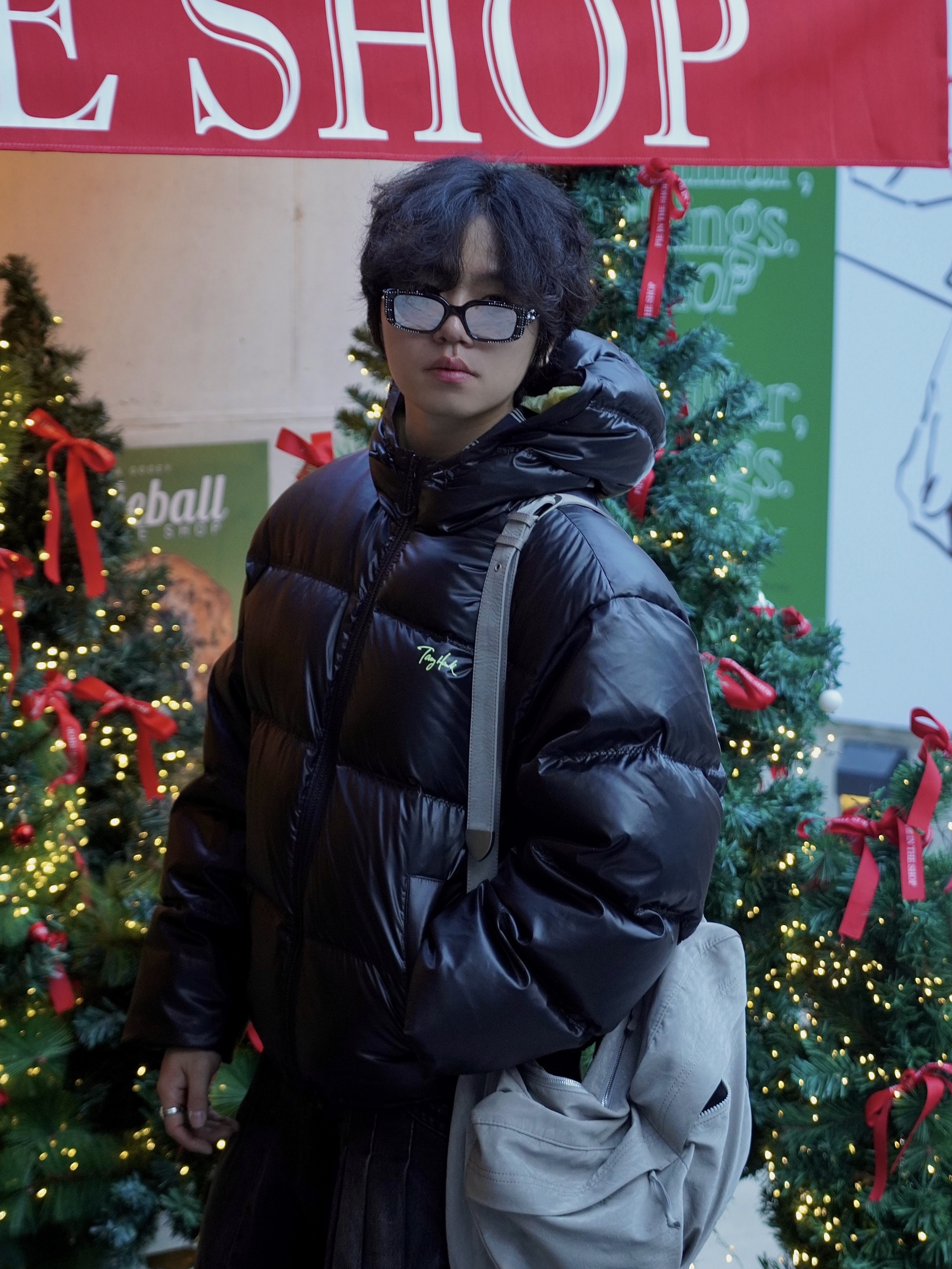TONY HAWK Balboa Ripstop Hooded Down Short Puffer Black, Balenciaga Stapler Sneaker Beige Grey 착용 스타일 - 1