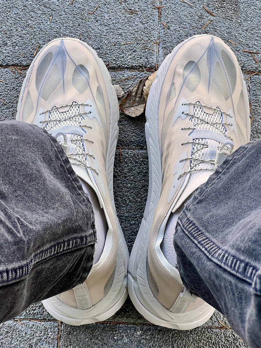 Hoka x Satisfy Mafate Speed 4 Lite Bone 착용 스타일 - 3
