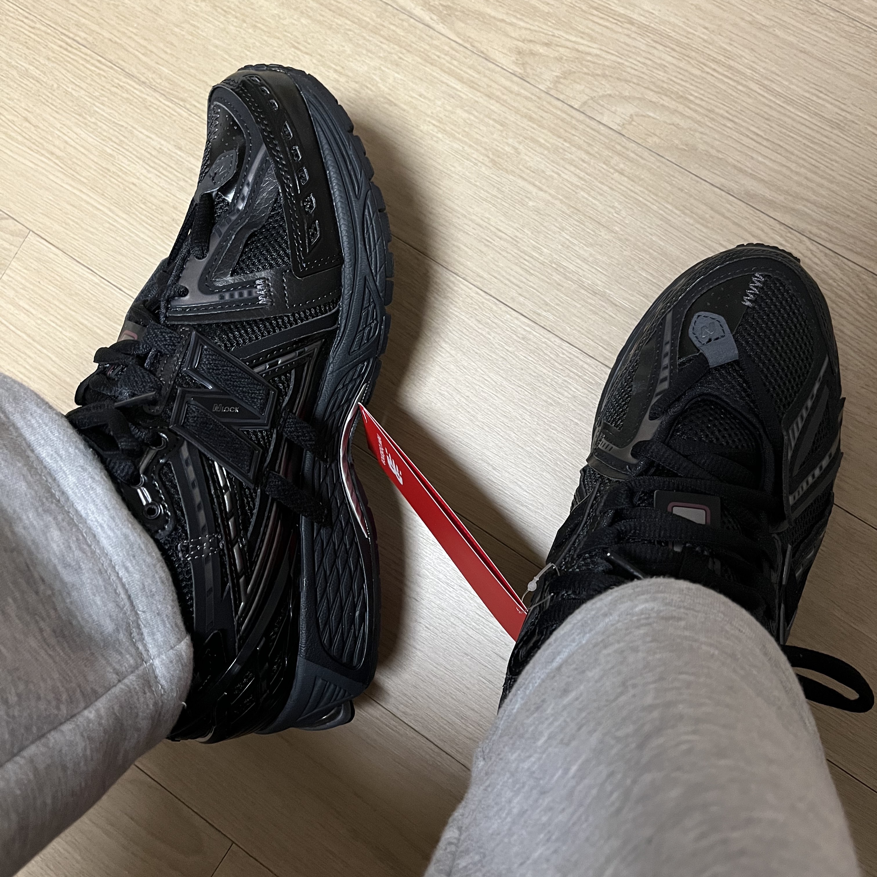 New Balance 1906A Black 착용 스타일