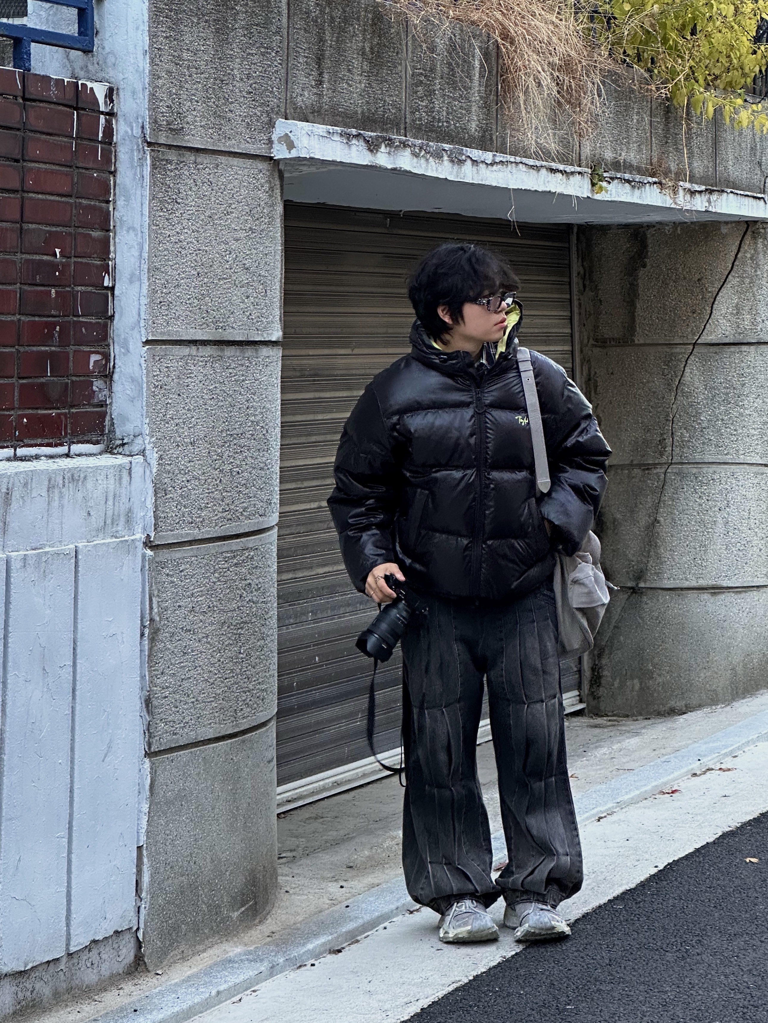 TONY HAWK Balboa Ripstop Hooded Down Short Puffer Black, Balenciaga Stapler Sneaker Beige Grey 착용 스타일 - 6