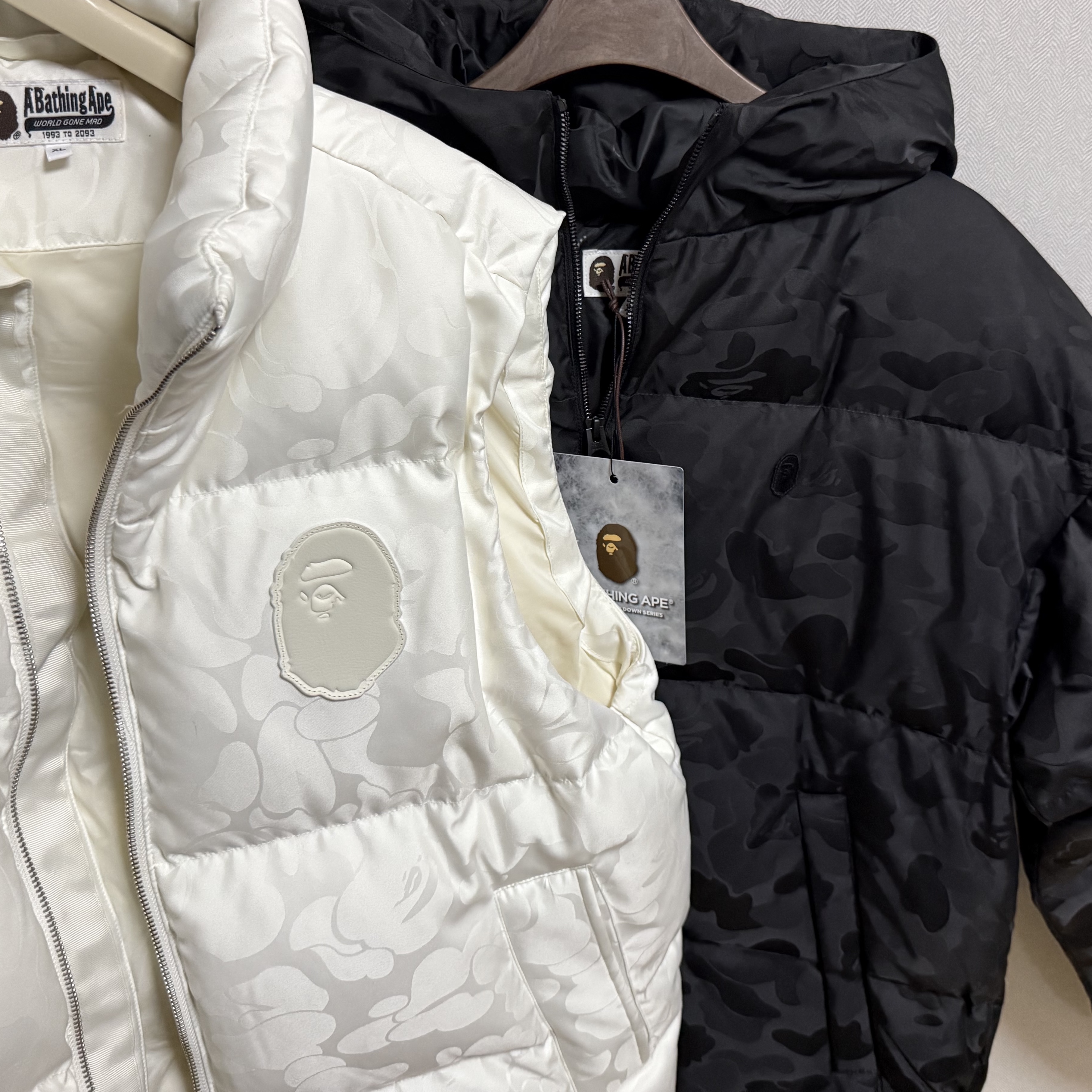 BAPE 1st Camo Reversible Down Vest Green, BAPE One Point Loose Fit Down Jacket Navy Blue 착용 스타일