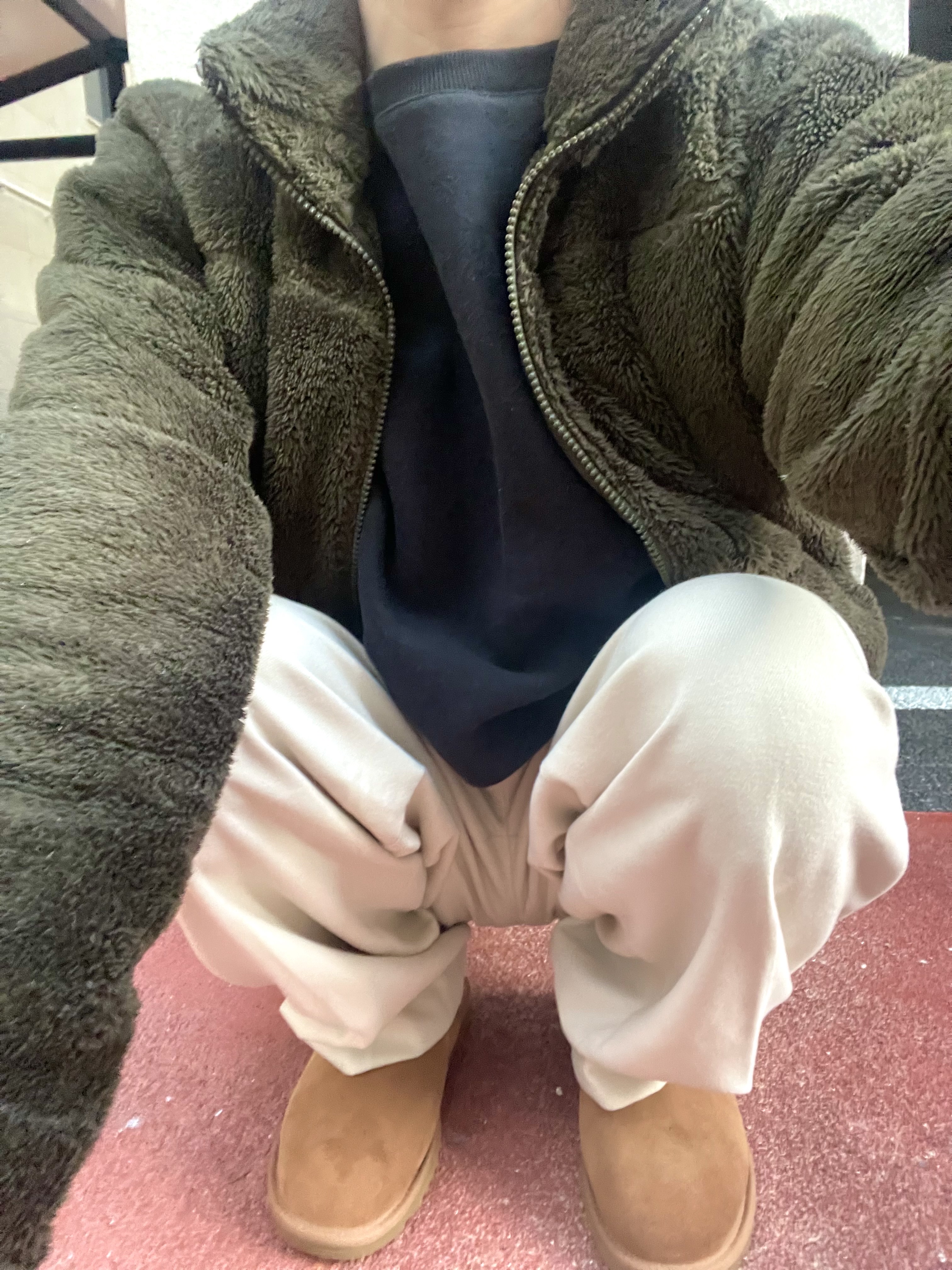 UGG Kenton Slipper Chestnut 착용 스타일