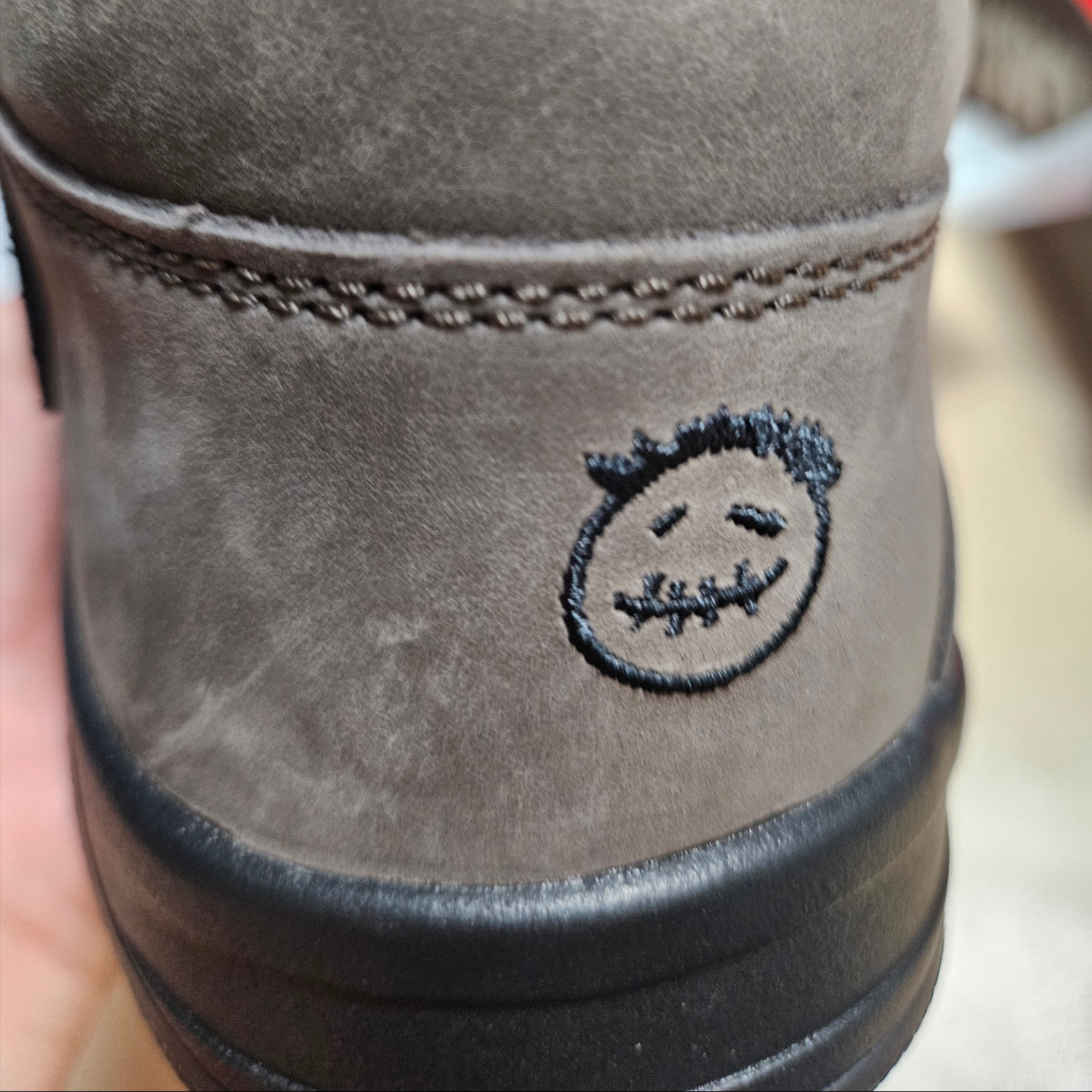 Jordan x Travis Scott Jumpman Jack TR Black and Dark Mocha 착용 스타일 - 3