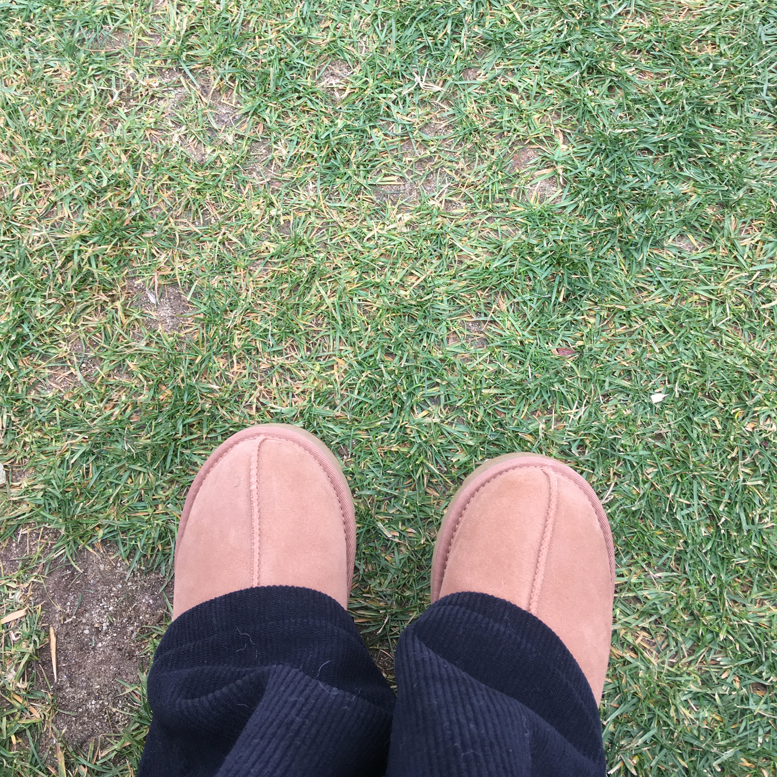 (W) UGG Tasman Slipper Chestnut 착용 스타일 - 1
