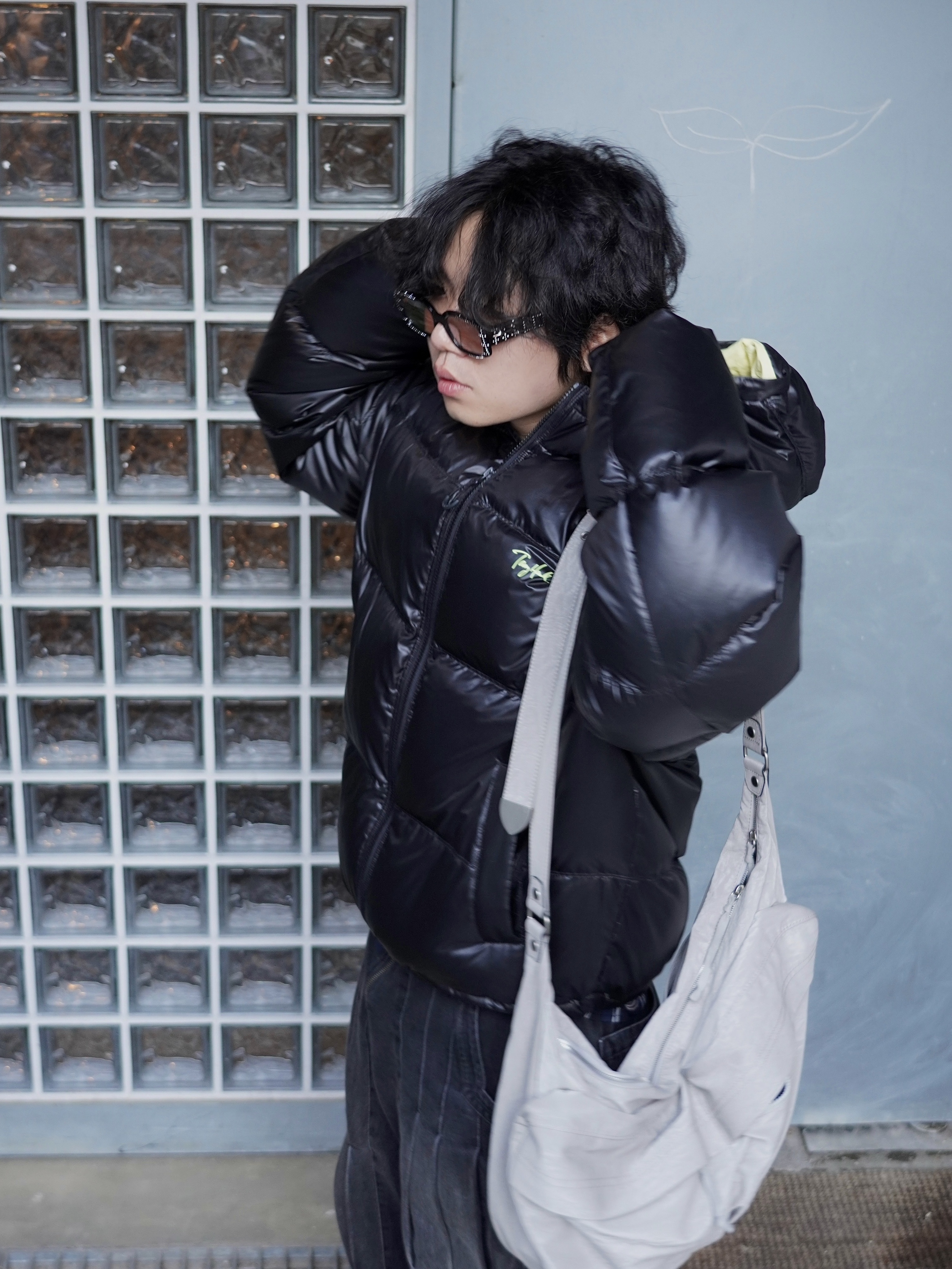 TONY HAWK Balboa Ripstop Hooded Down Short Puffer Black, Balenciaga Stapler Sneaker Beige Grey 착용 스타일 - 9