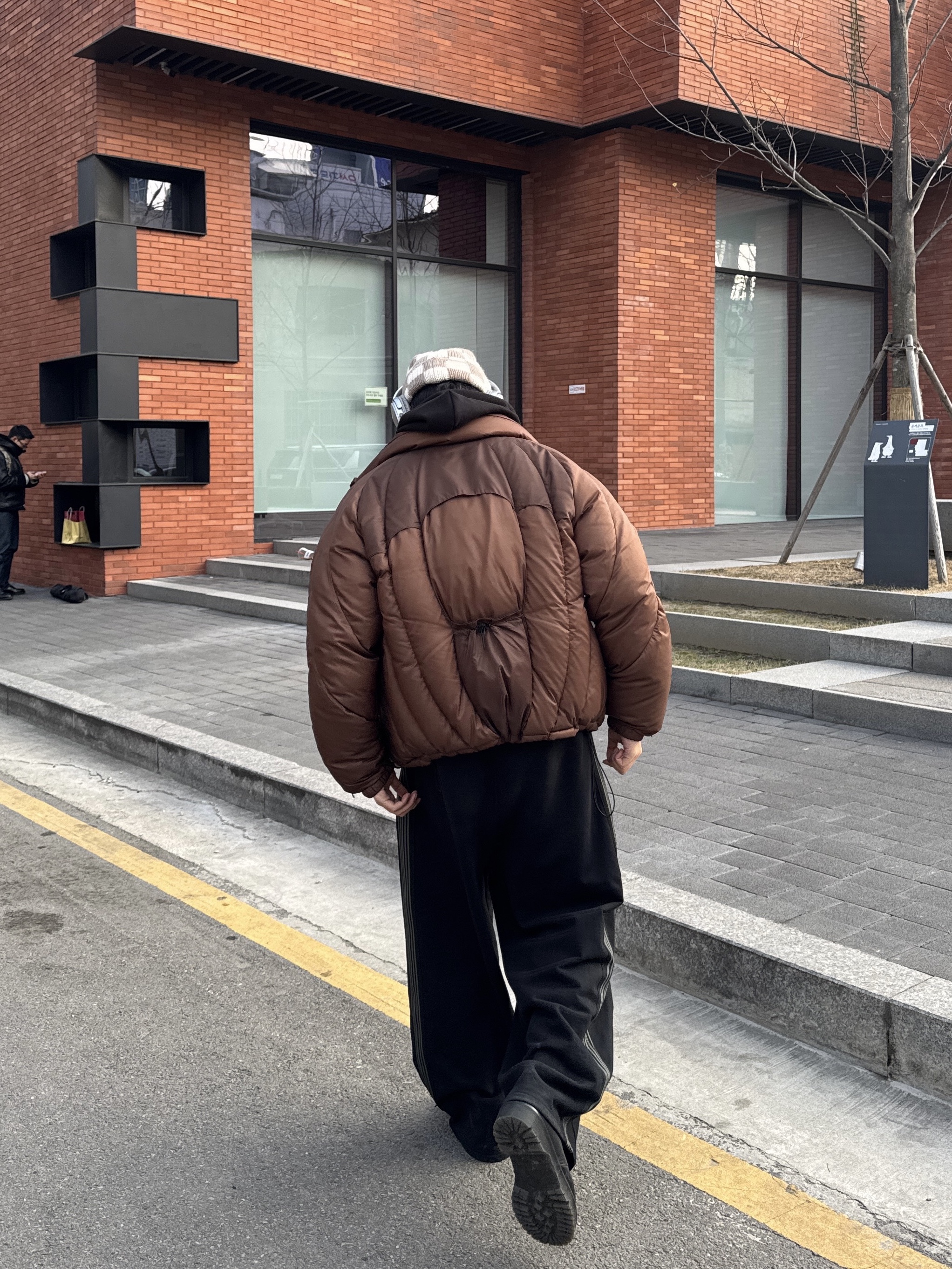 Needles x LHP H.D. Track Pants Black 착용 스타일 - 3