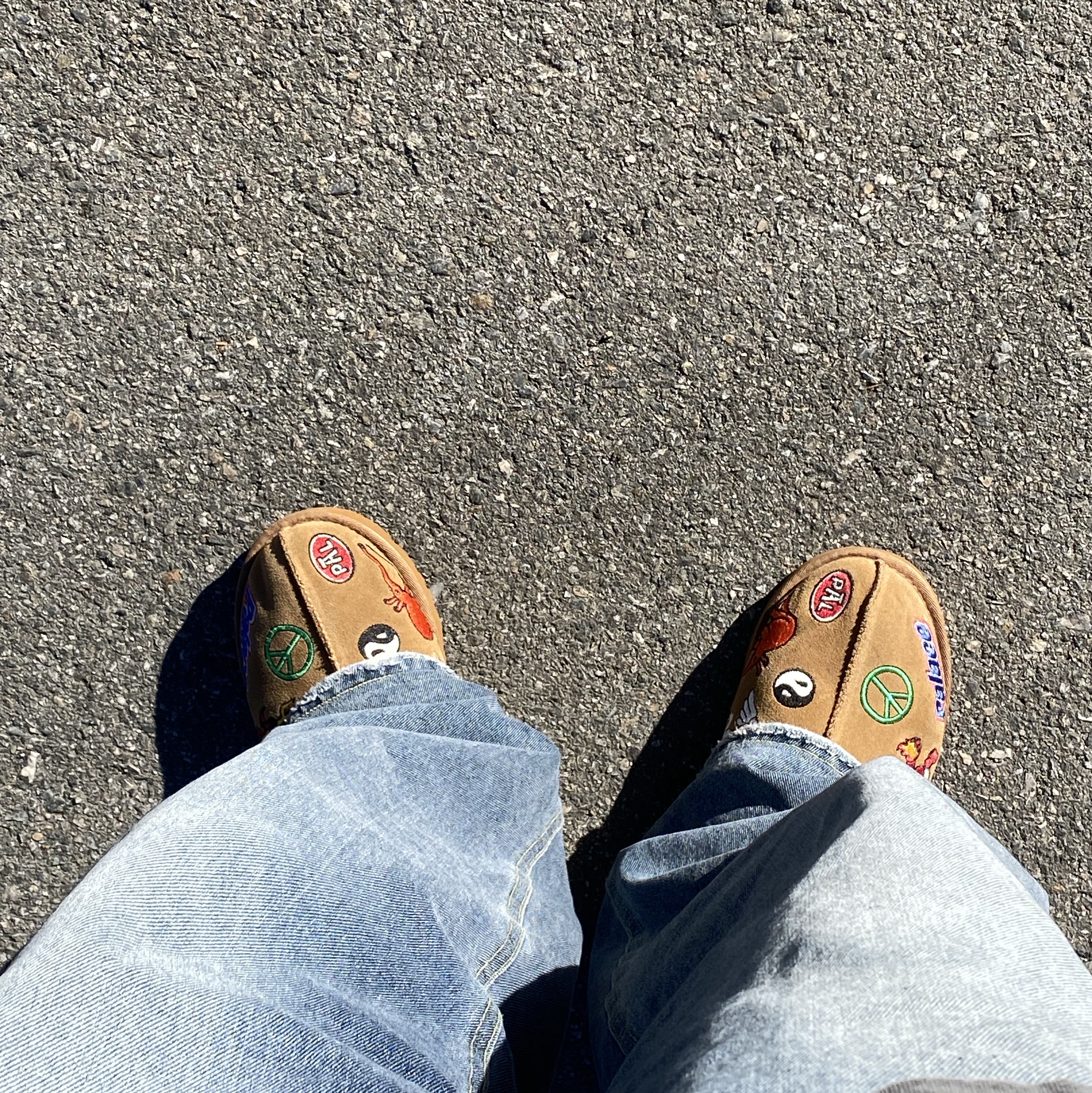 UGG x Palace Tasman Slipper Chestnut 착용 스타일