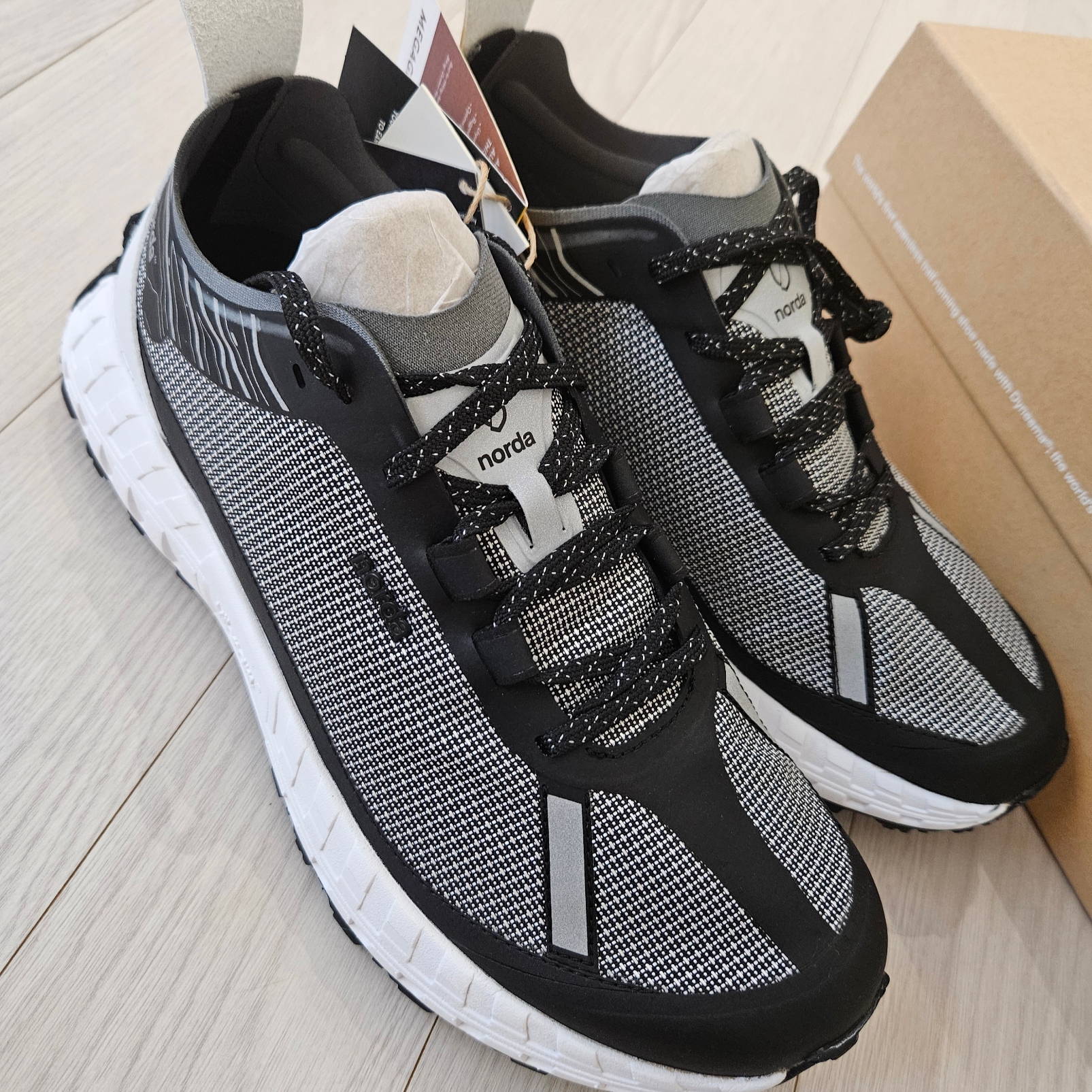 Norda 001 Black, Norda x Ray Zahab 001 Magma 착용 스타일 - 1