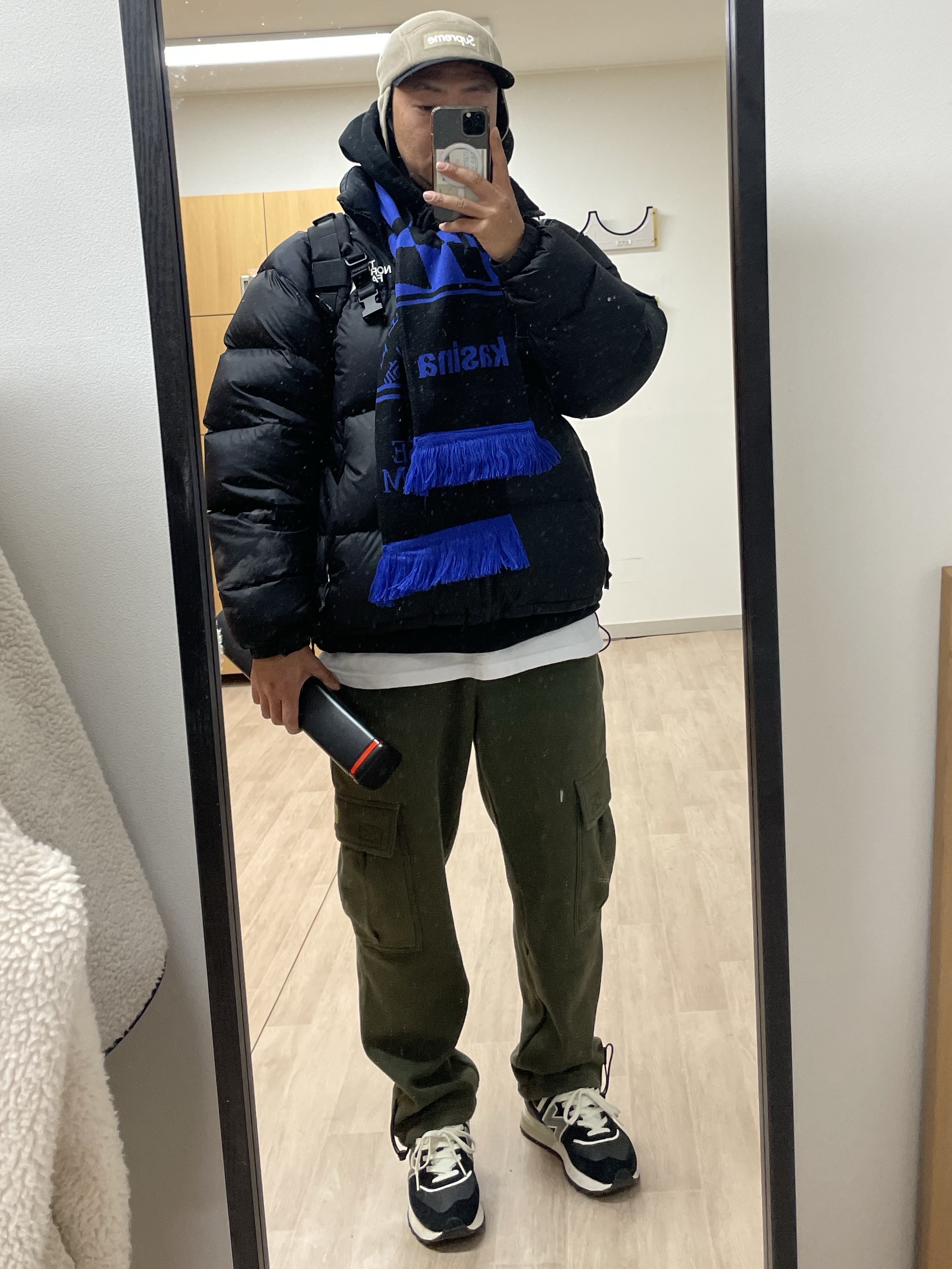 Supreme Polartec Earflap Camp Cap Taupe - 24FW, New Balance 574 Legacy Black 착용 스타일