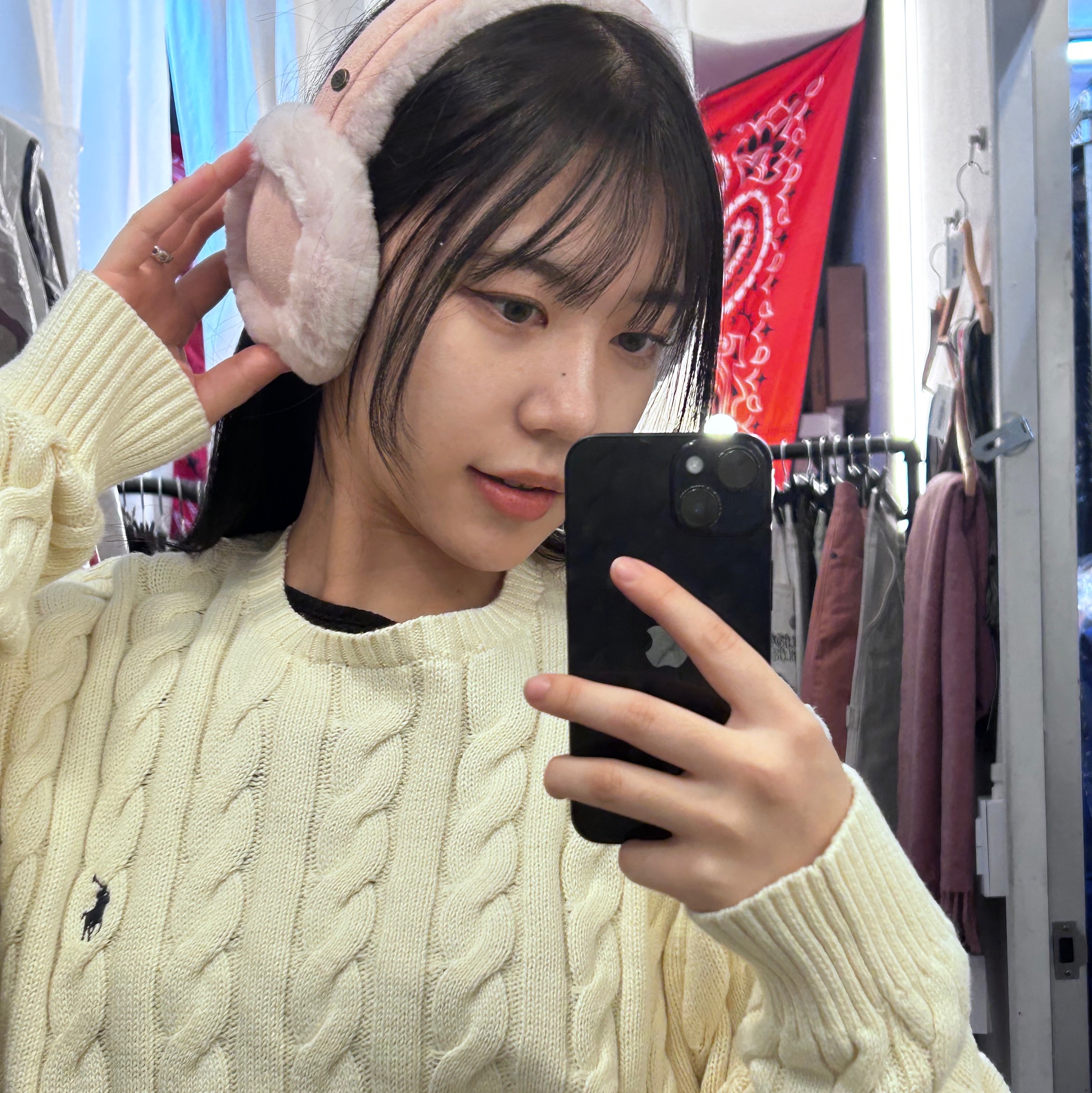 (W) UGG Embroidered Logo Earmuff Chestnut, The North Face 1996 Eco Nuptse Jacket Brown 착용 스타일 - 3