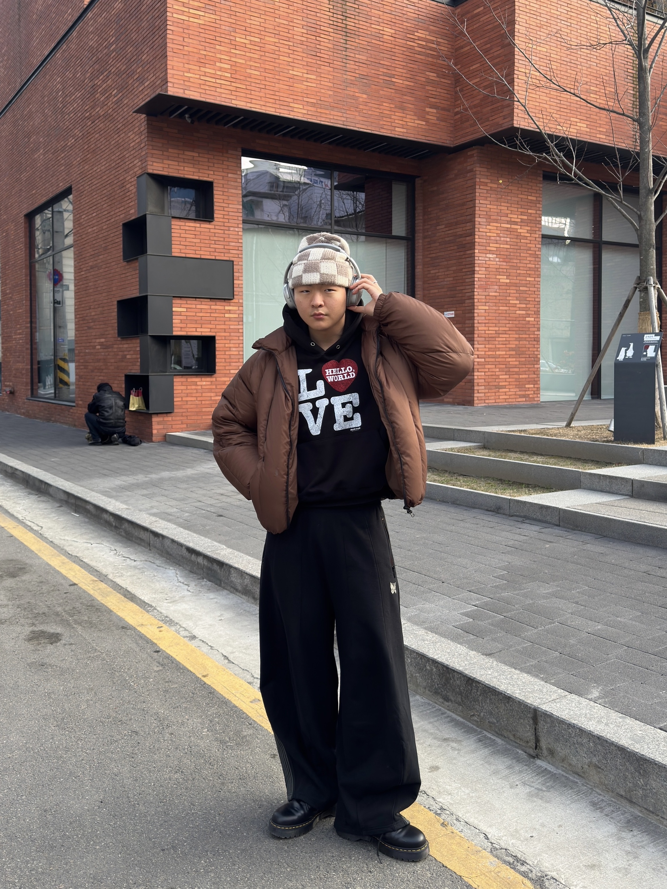Needles x LHP H.D. Track Pants Black 착용 스타일 - 2